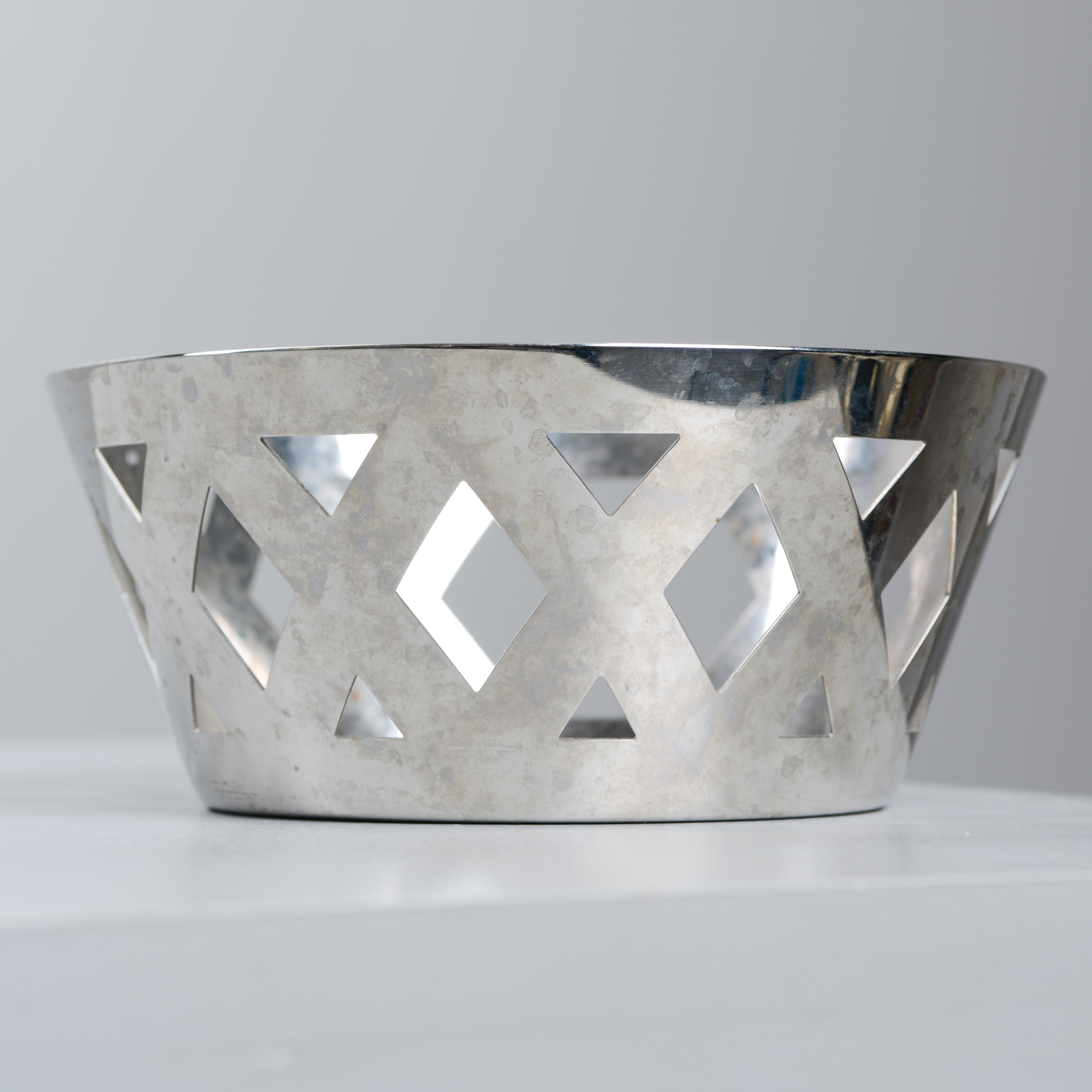 Bilder för 4388002. ALESSI, fruktskål, rostfritt stål, Italien. - Auctionet
