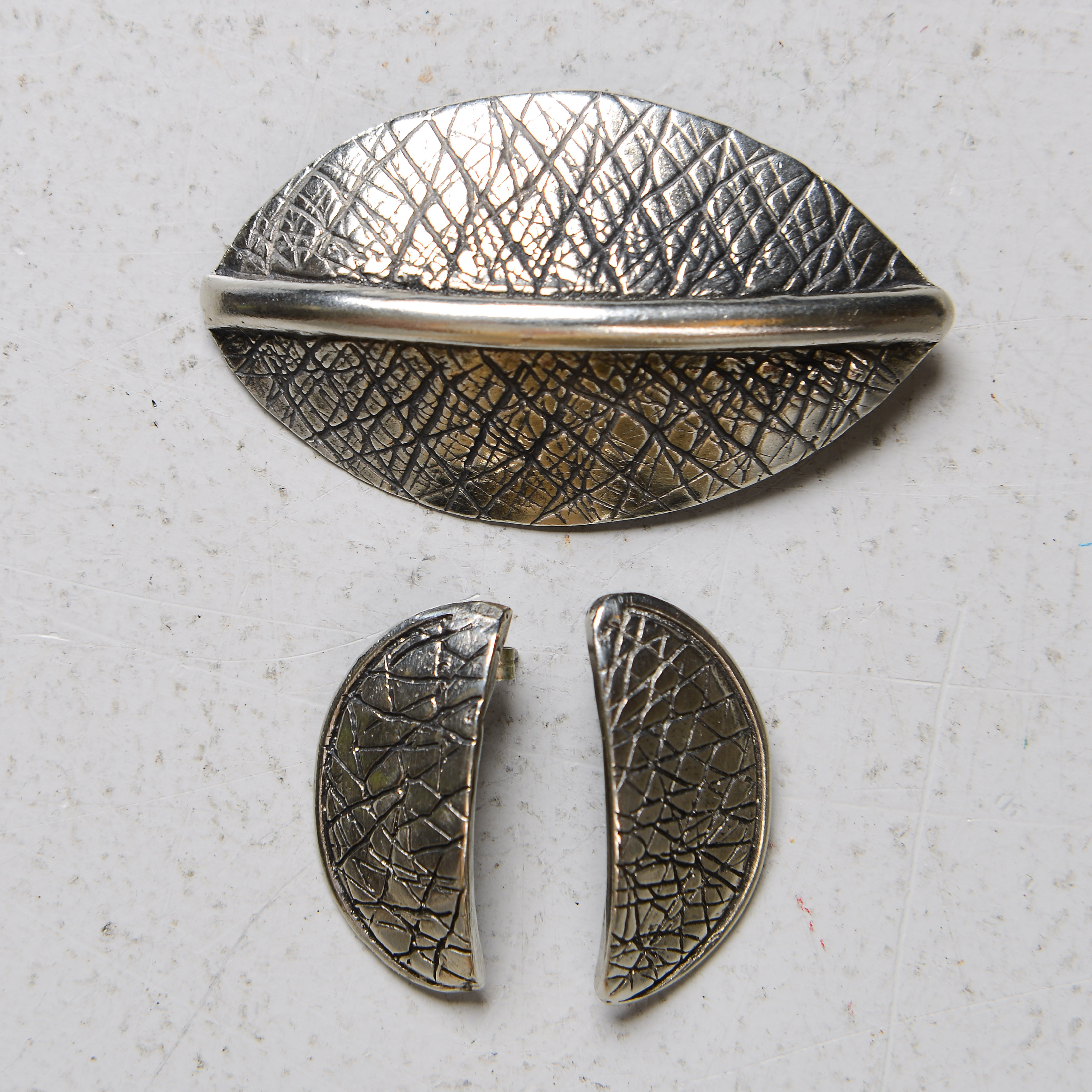 EIVIND HILLESTAD. Smycketsset, 3 delar, tenn, Norge.