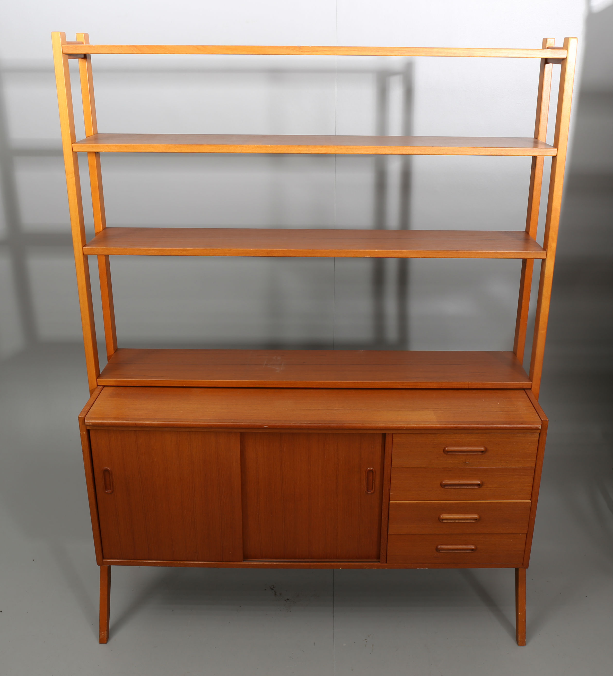 Bilder för 444282 BOKHYLLA MED SKåP, teak, 1900 talets mitt Auctionet Bilder för 444282 BOKHYLLA MED SKåP, teak, 1900 talets mitt Auctionet