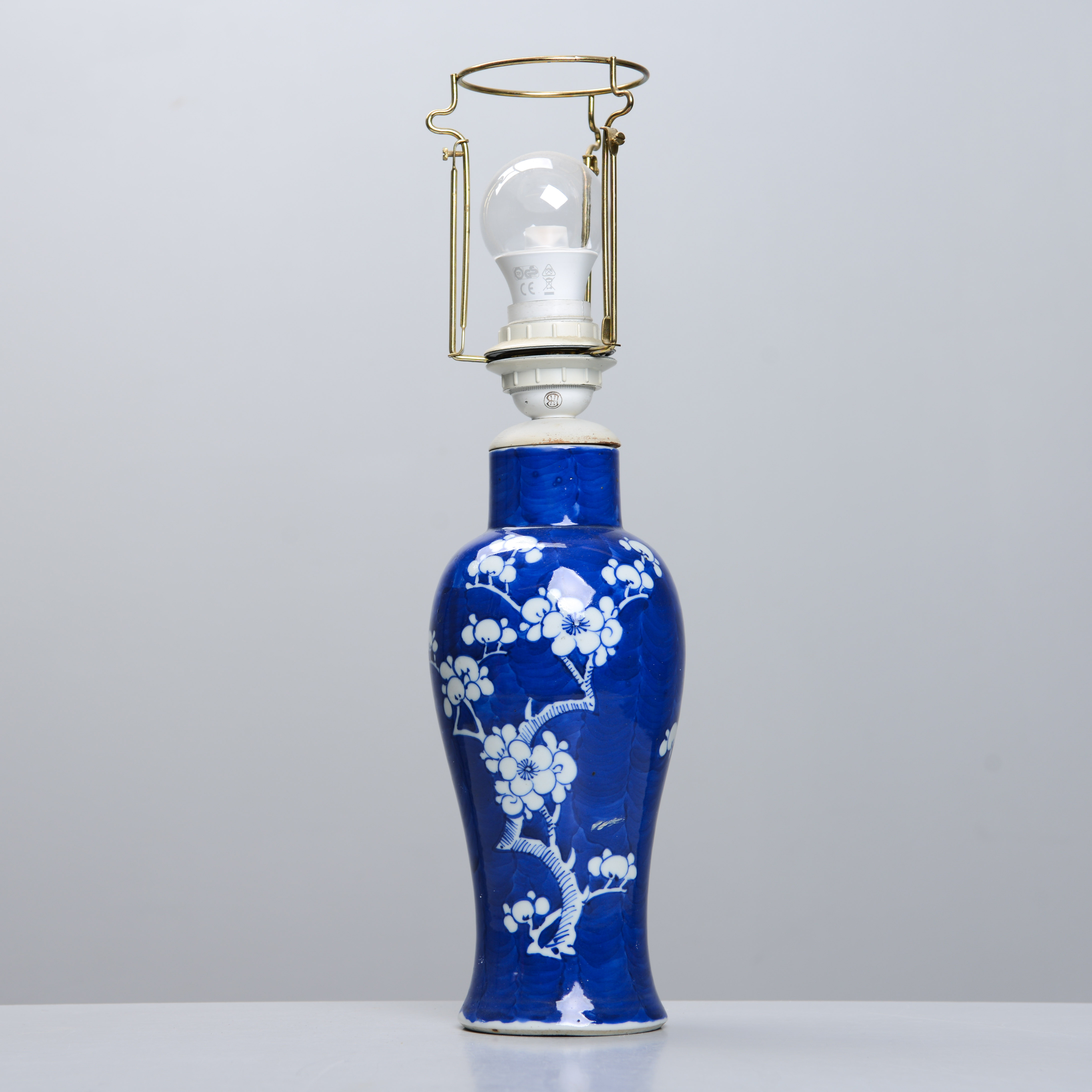 BORDSLAMPA, porslin, sen Qingdynasti, Kina, omkring år 1900.