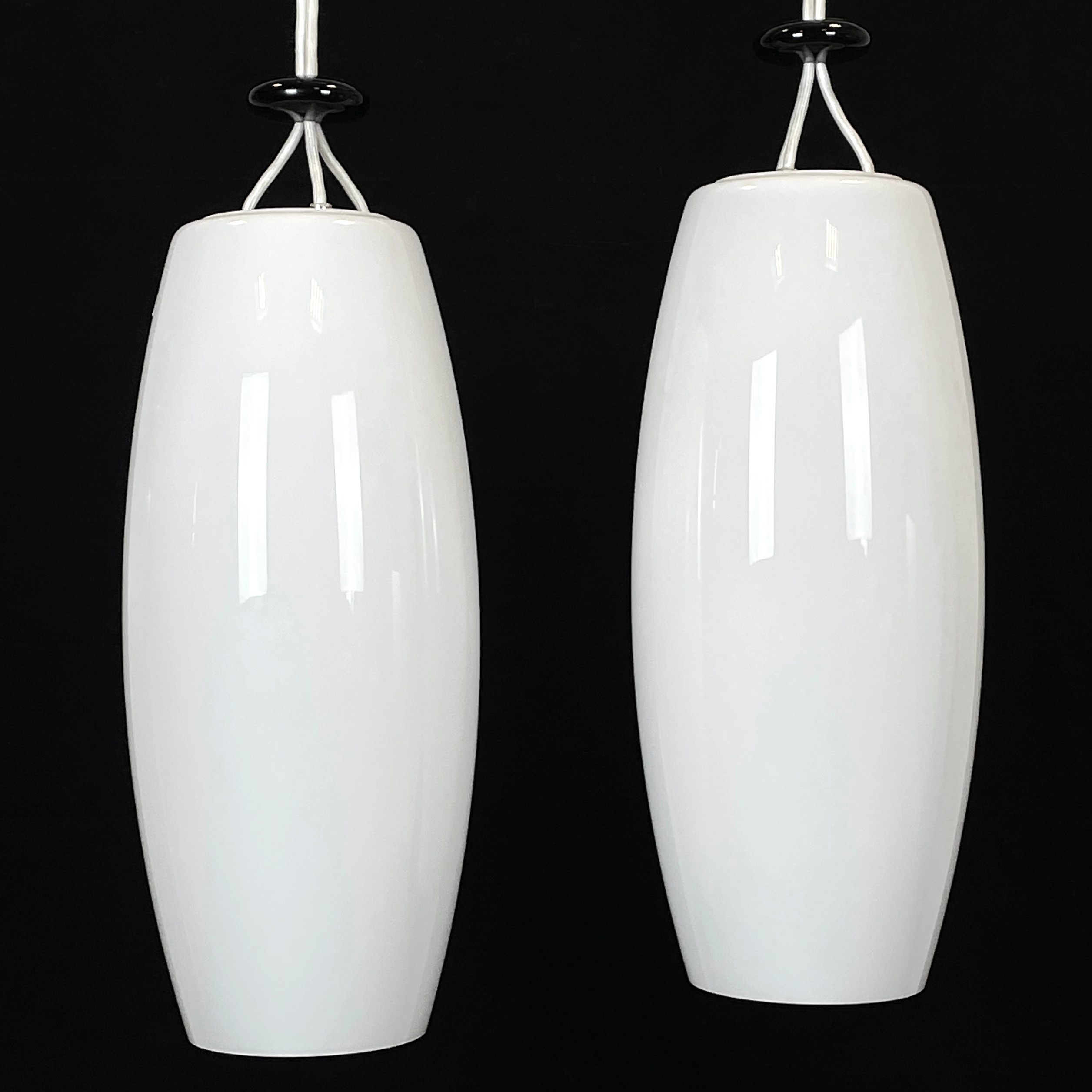 TAKLAMPOR, 2 st, vitt glas, Axel Annell AB.