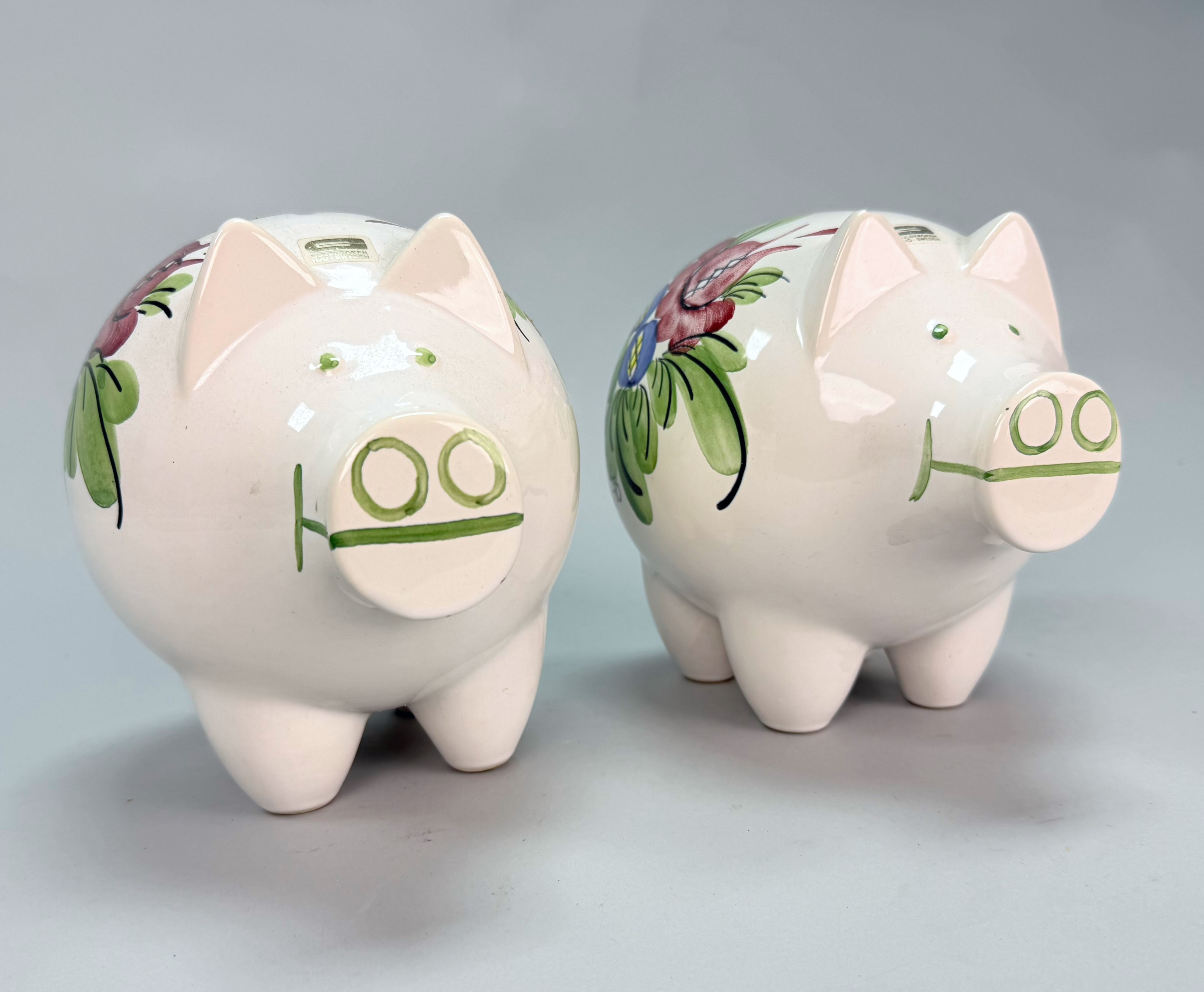 SPARGRIS Guldkroken, Hjo. signerad med LL -83 = Lisbet Lindner.