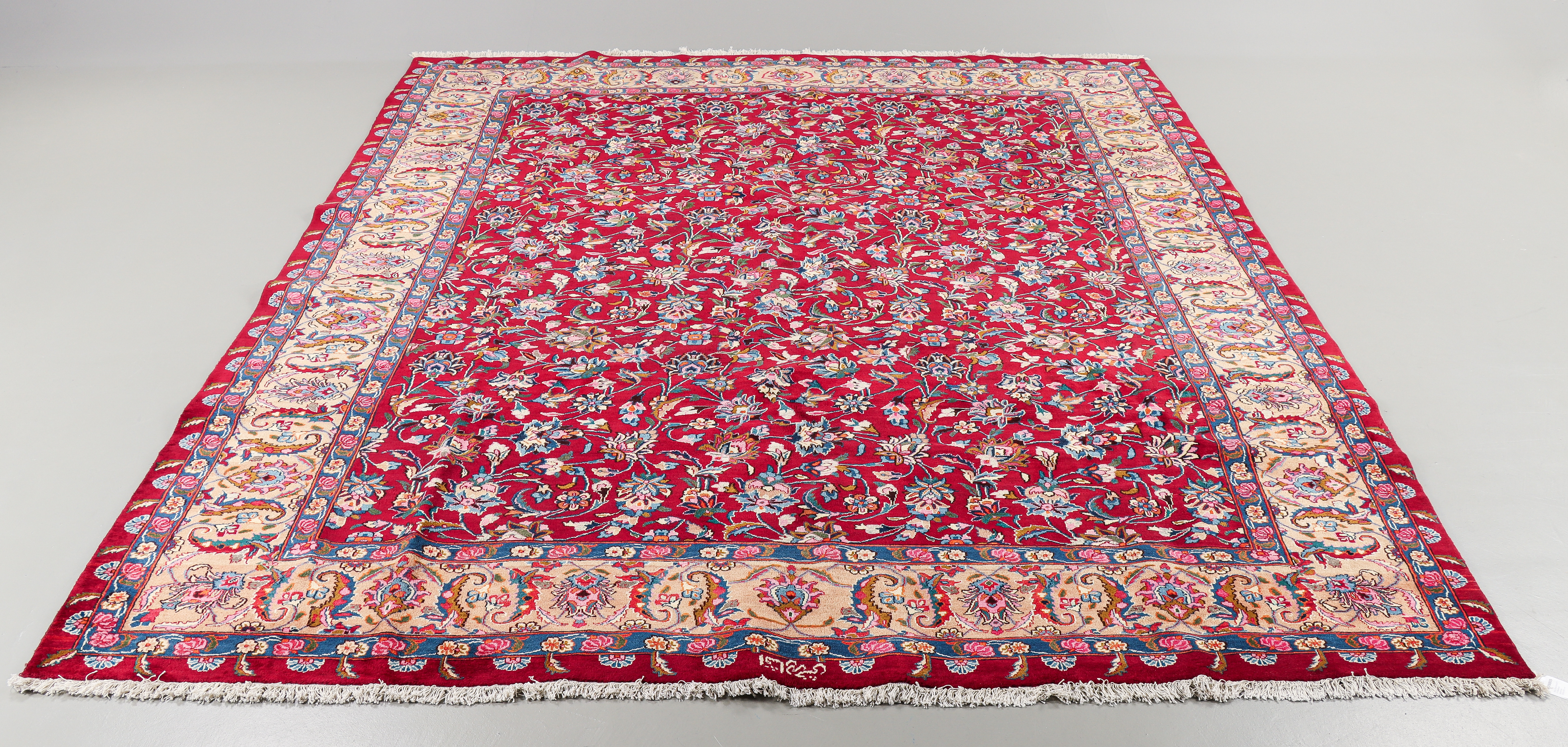 SALONGSMATTA Meshed, signerad, 383x285 cm.