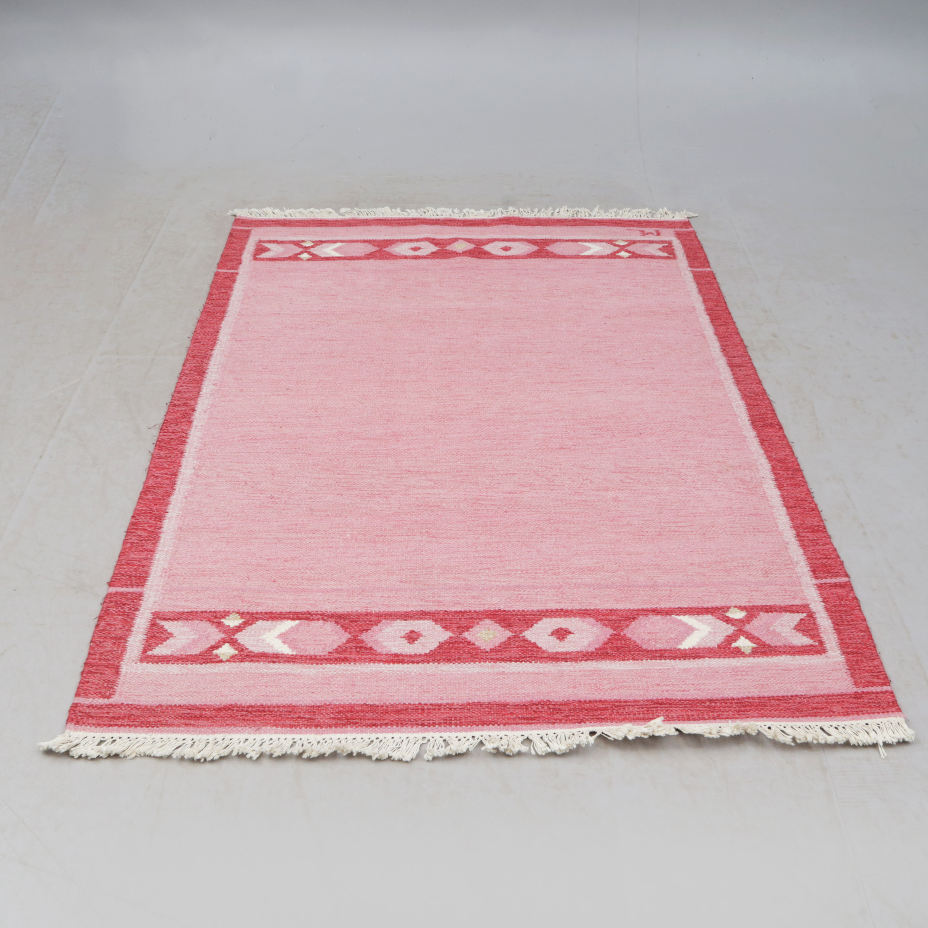 MATTA, röllakan, signerad MJ, 1900-tal. 144x198.