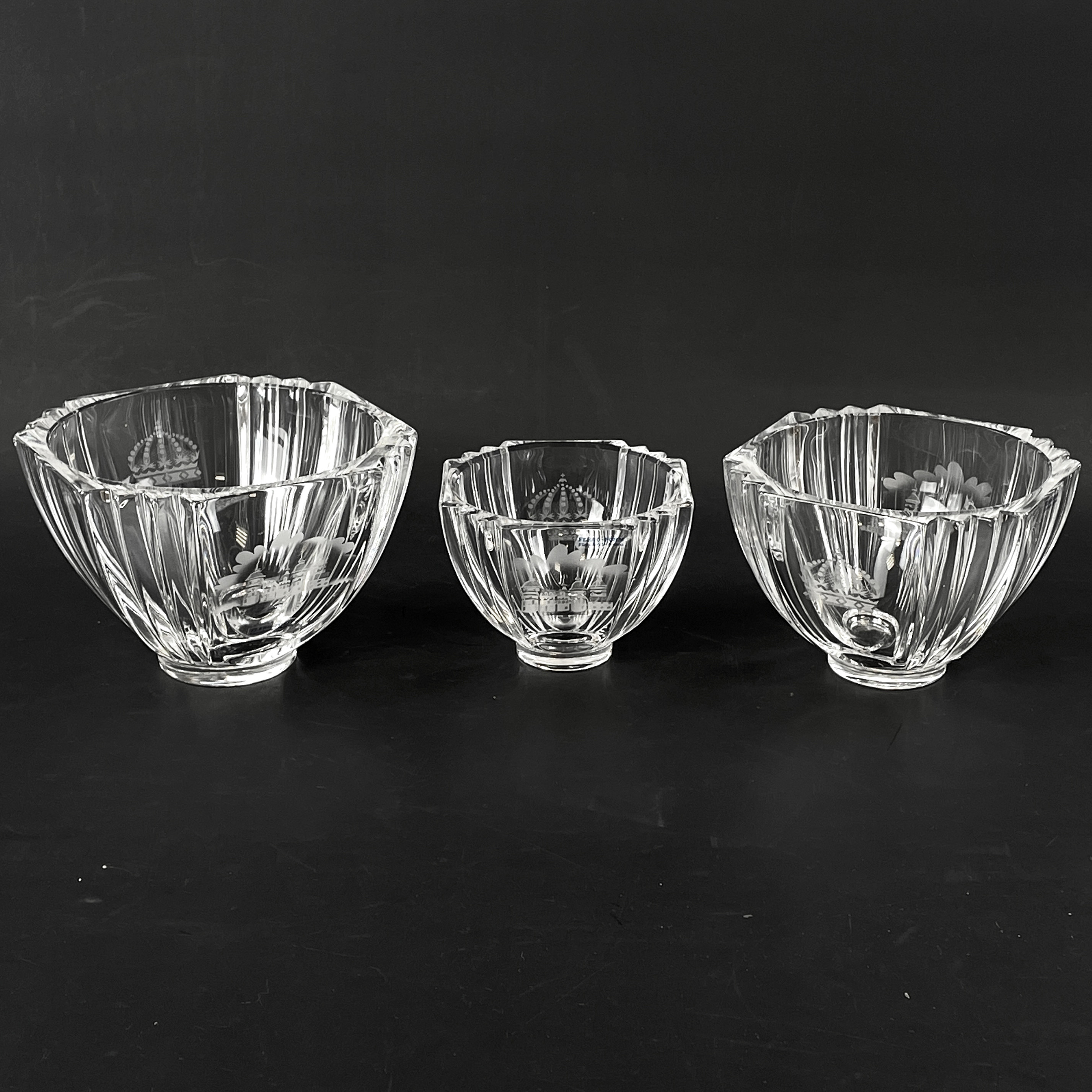 SKÅLAR, 3 st, kristall, Flero-form, signerade Jens Leek, Nybro, etikettmärkta.