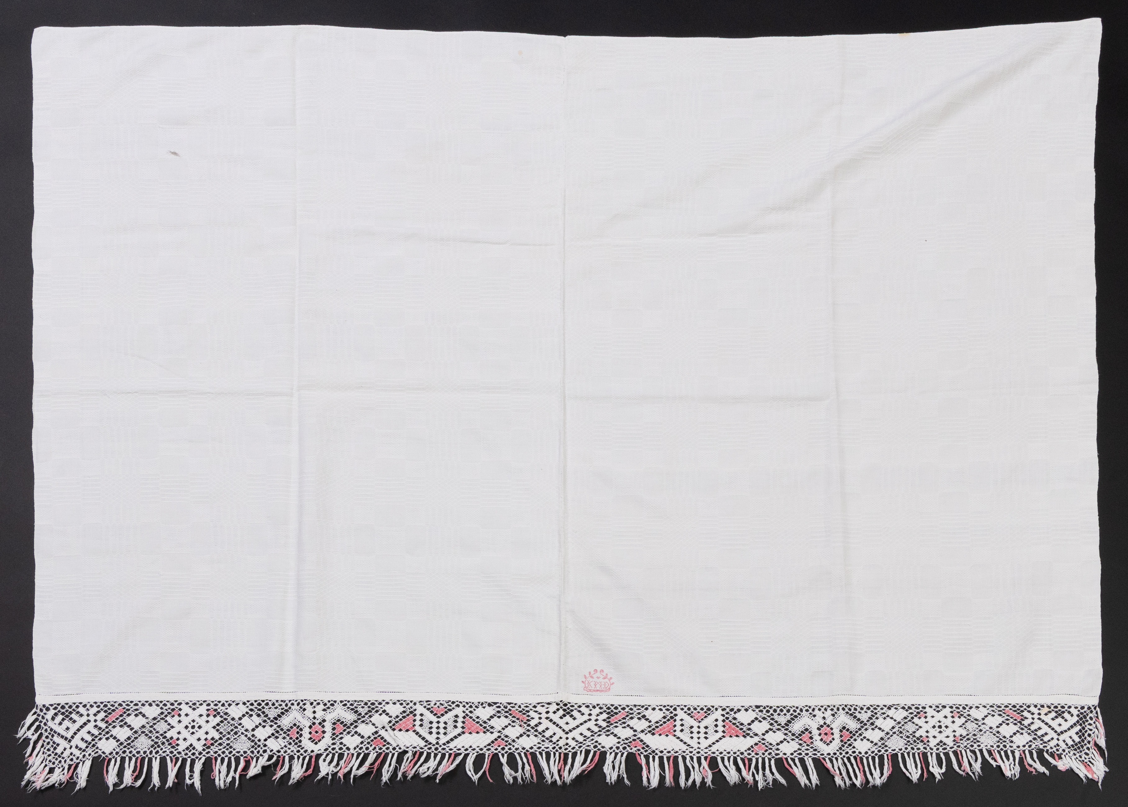 BORDSÄNDSDUK i lin, 1800-talets första hälft.