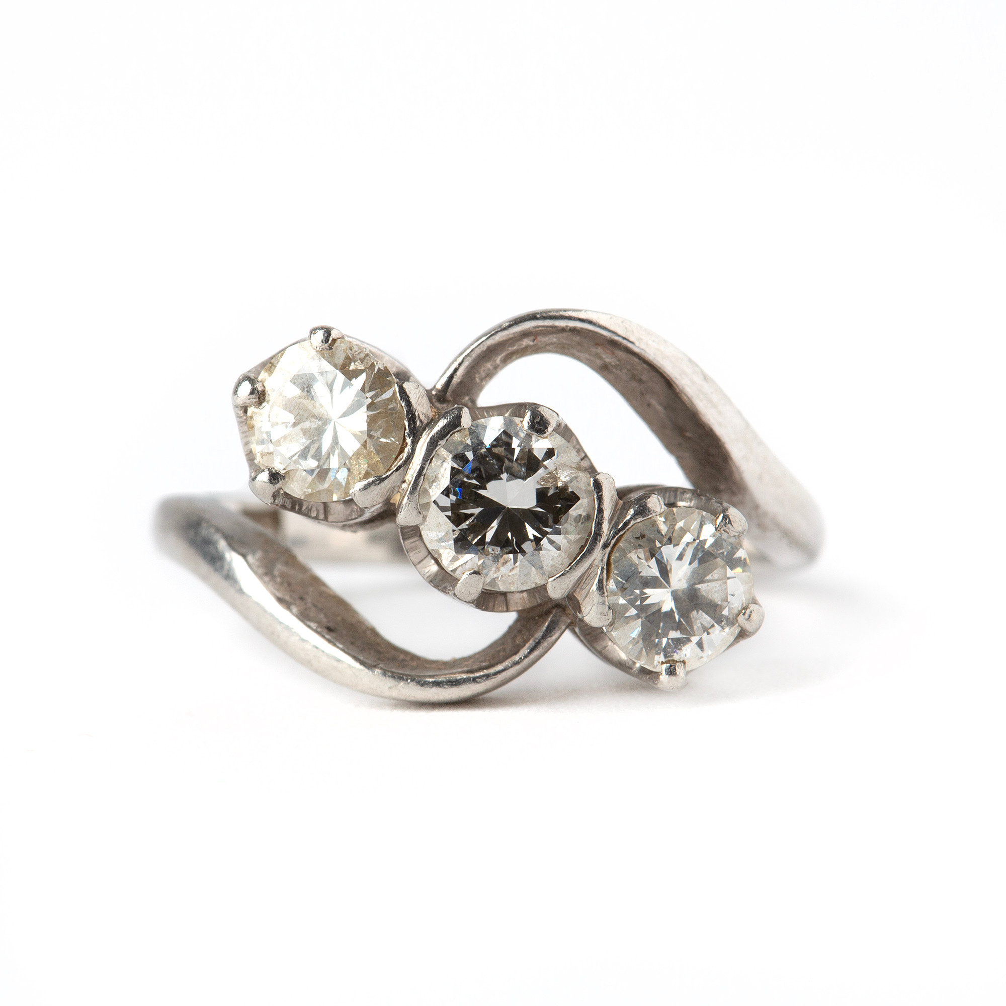 RING, platina med briljantslipade diamanter, totalt 0.94 ct, importstämplad, 1934.