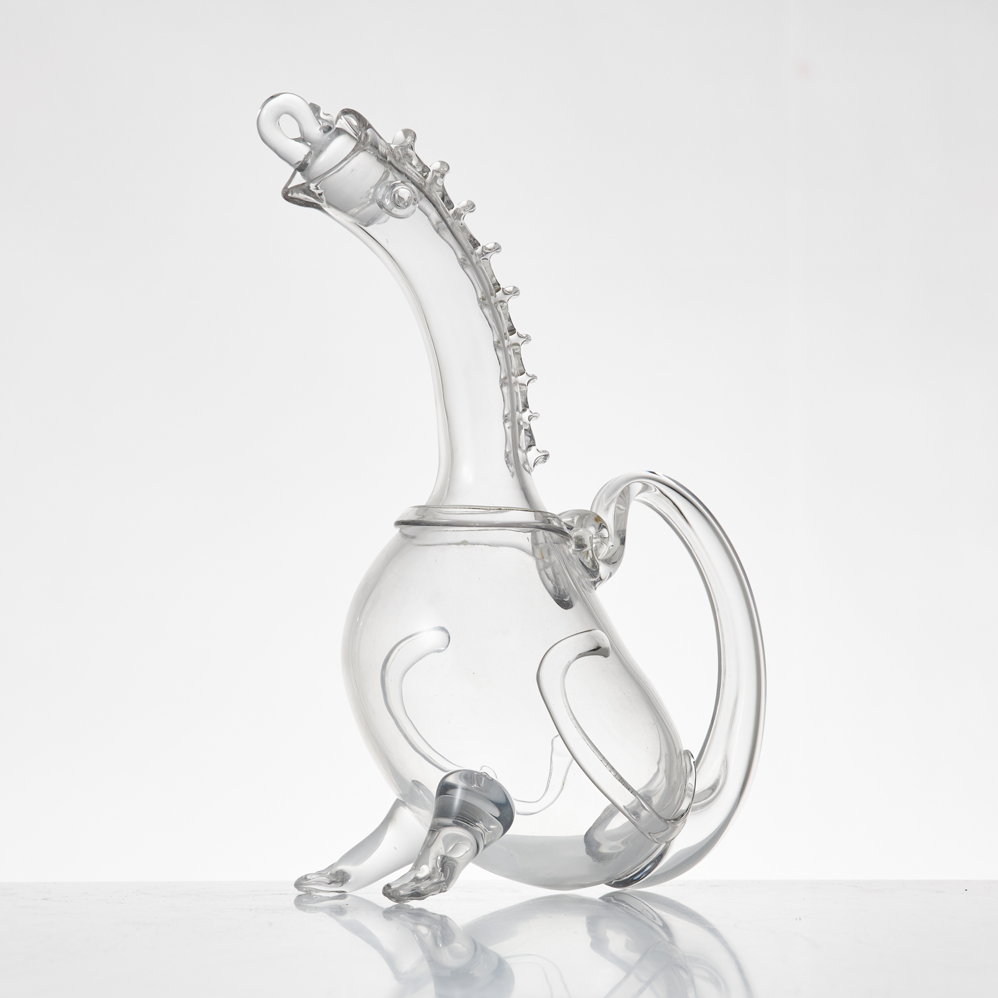 HUGO GEHLIN. Brännvinsdrake, Gullaskufs glasbruk 1930/40-tal. Pålagd dekor, propp av glas.