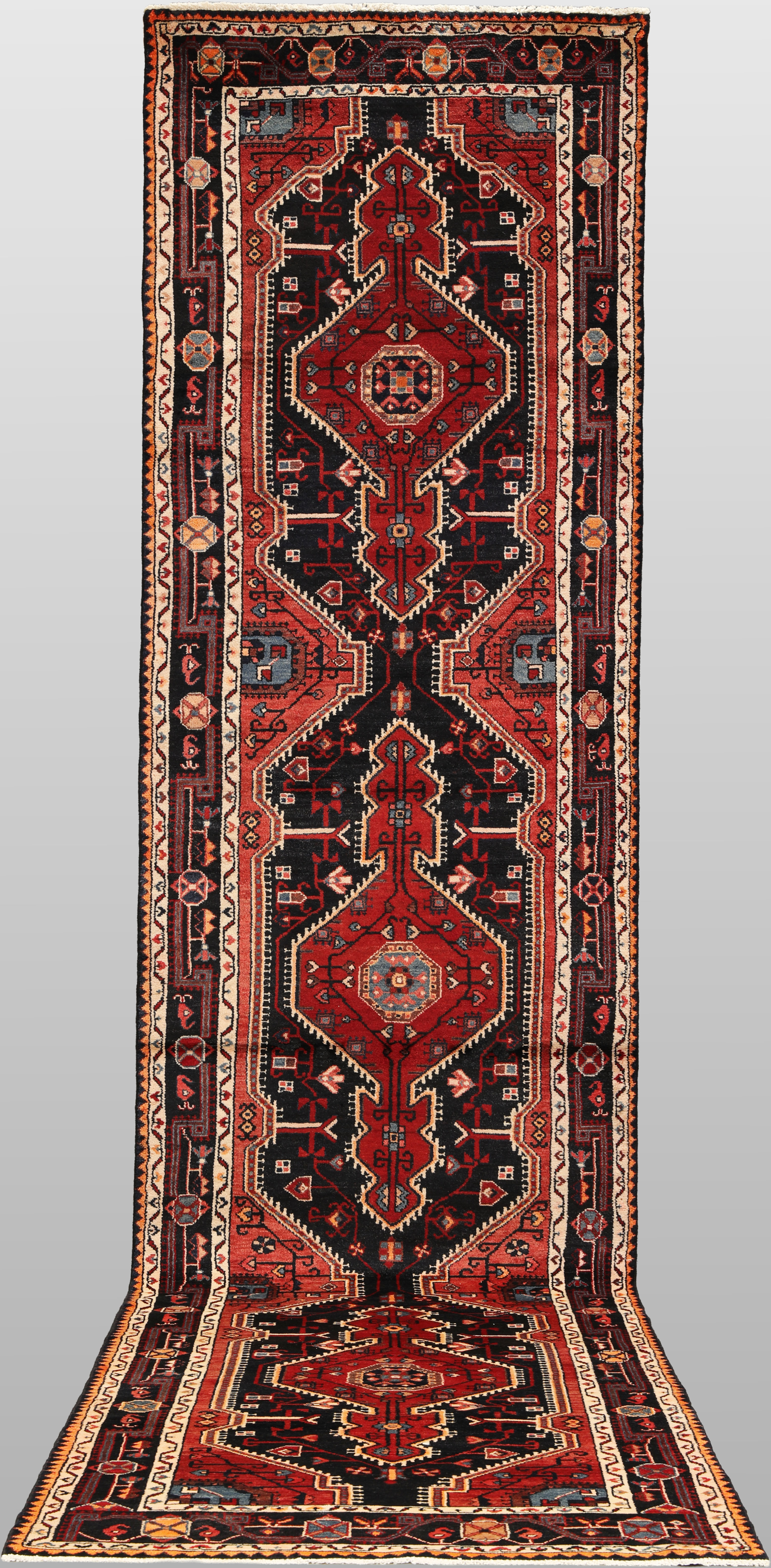 ORIENTMATTA. Hamadan gallerimodell, 503 x 108 cm.