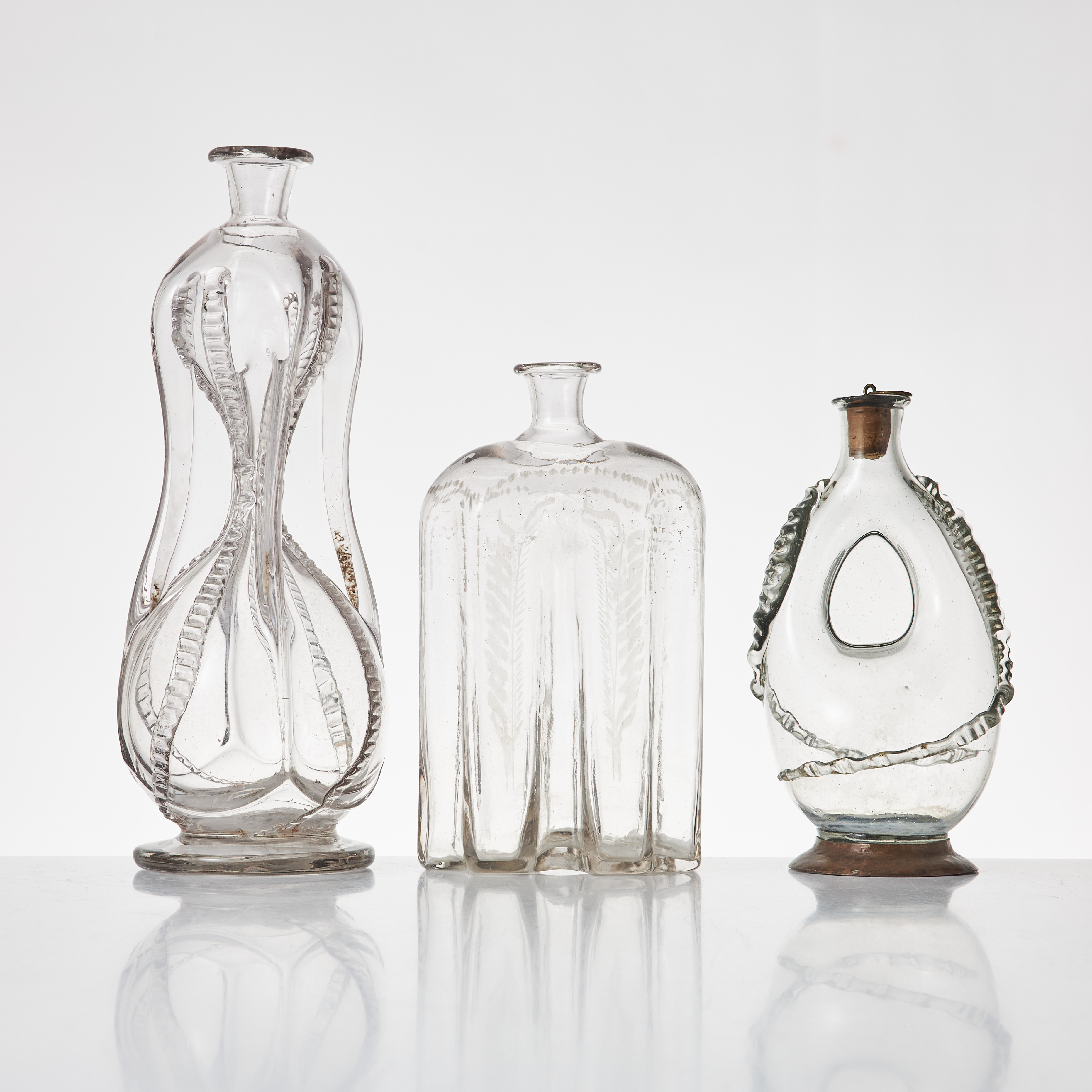 KARAFFER, 3 stycken, glas, 1800-tal.