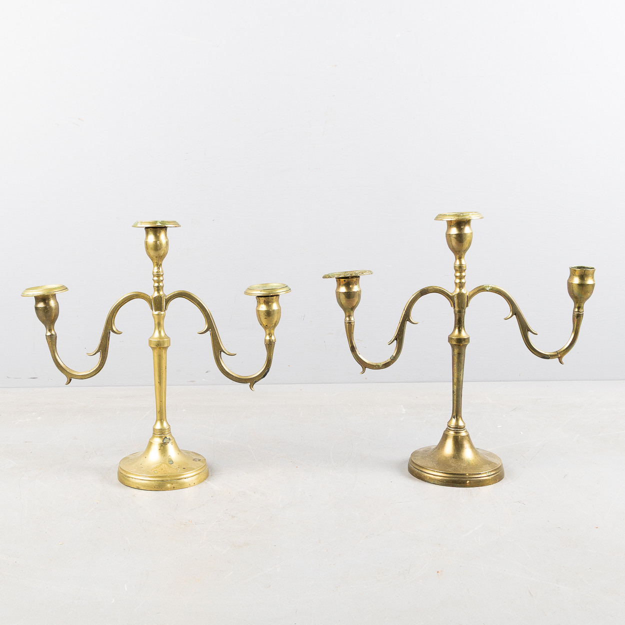 KANDELABRAR, ett par, östeuropa, mässing, 1800-tal.