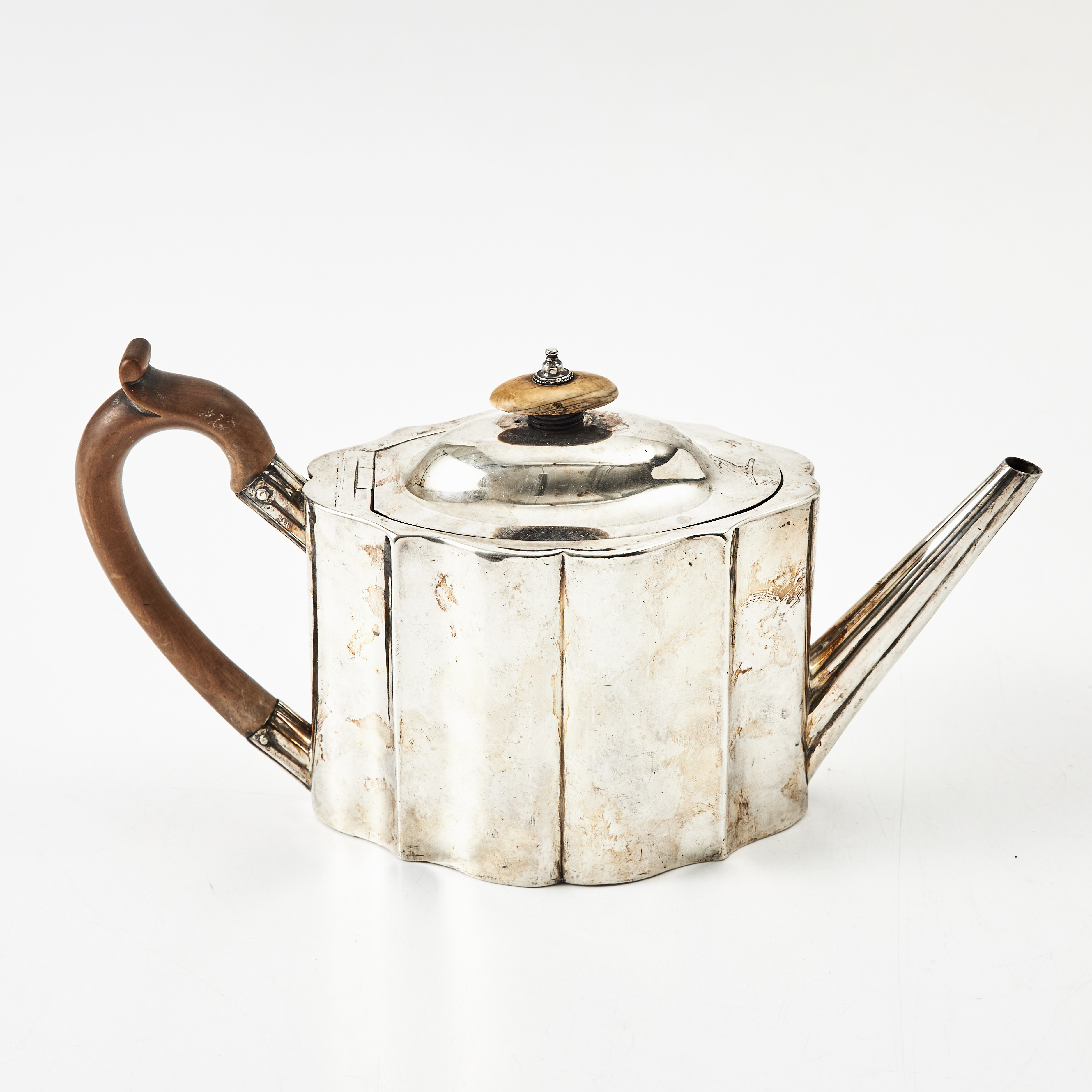 ROBERT HENELL I. TEKANNA, sterlingsilver, Georg III, London 1787/88.