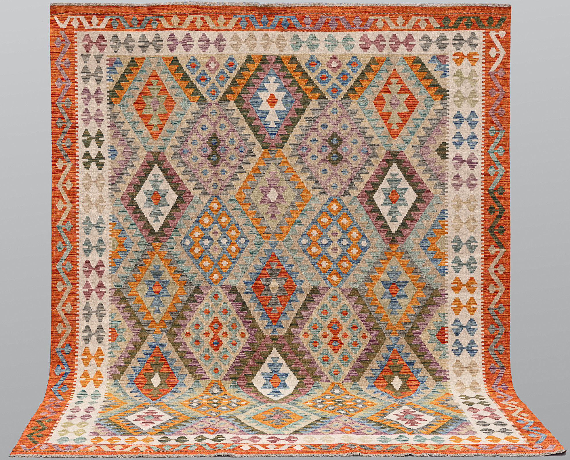 ORIENTMATTA. Kelim klassisk design, 254 x 208 cm.
