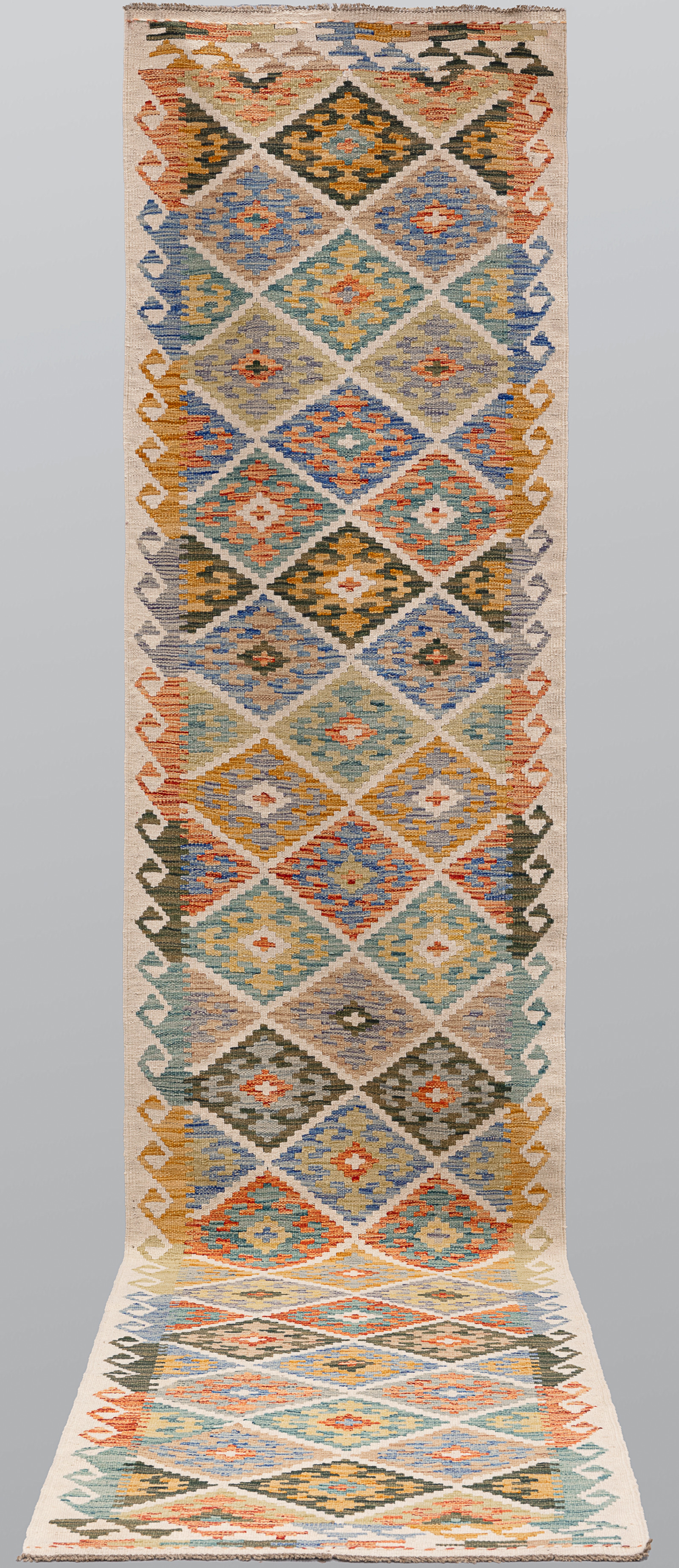 ORIENTMATTA. Kelim klassisk design gallerimodell, 394 x 84 cm.