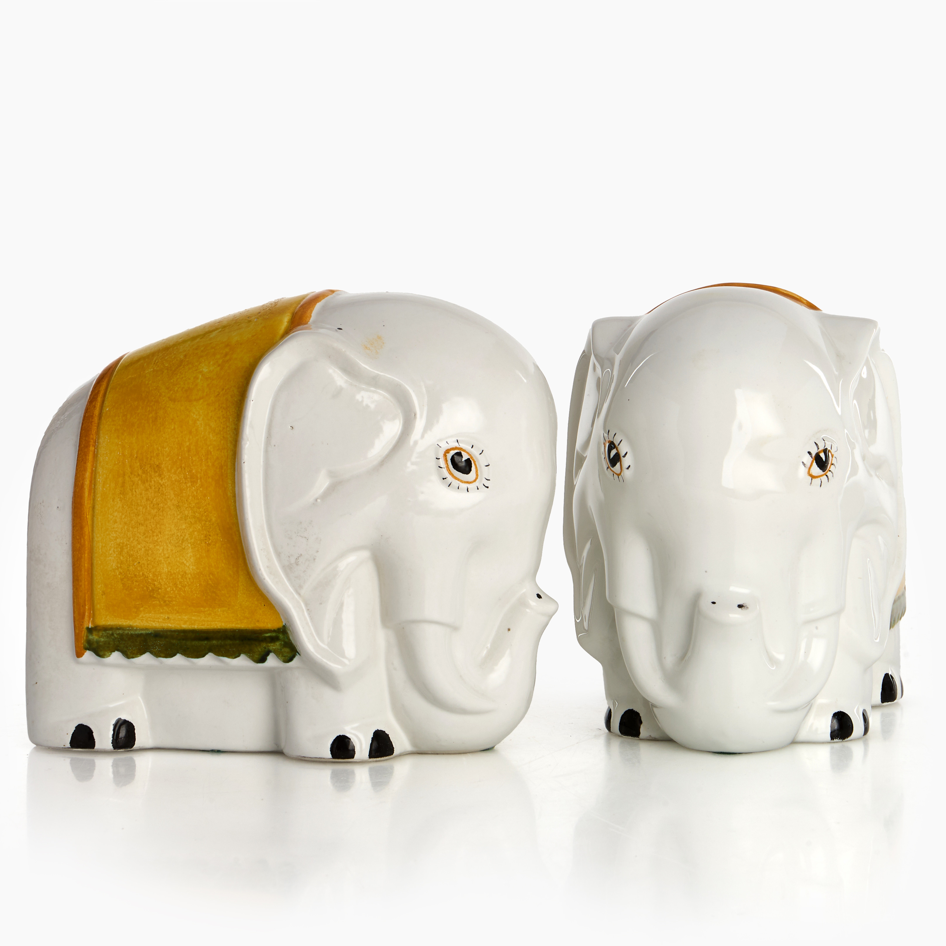 FIGURINER, ett par, i form av elefanter, porslin, Bellini, Italien.