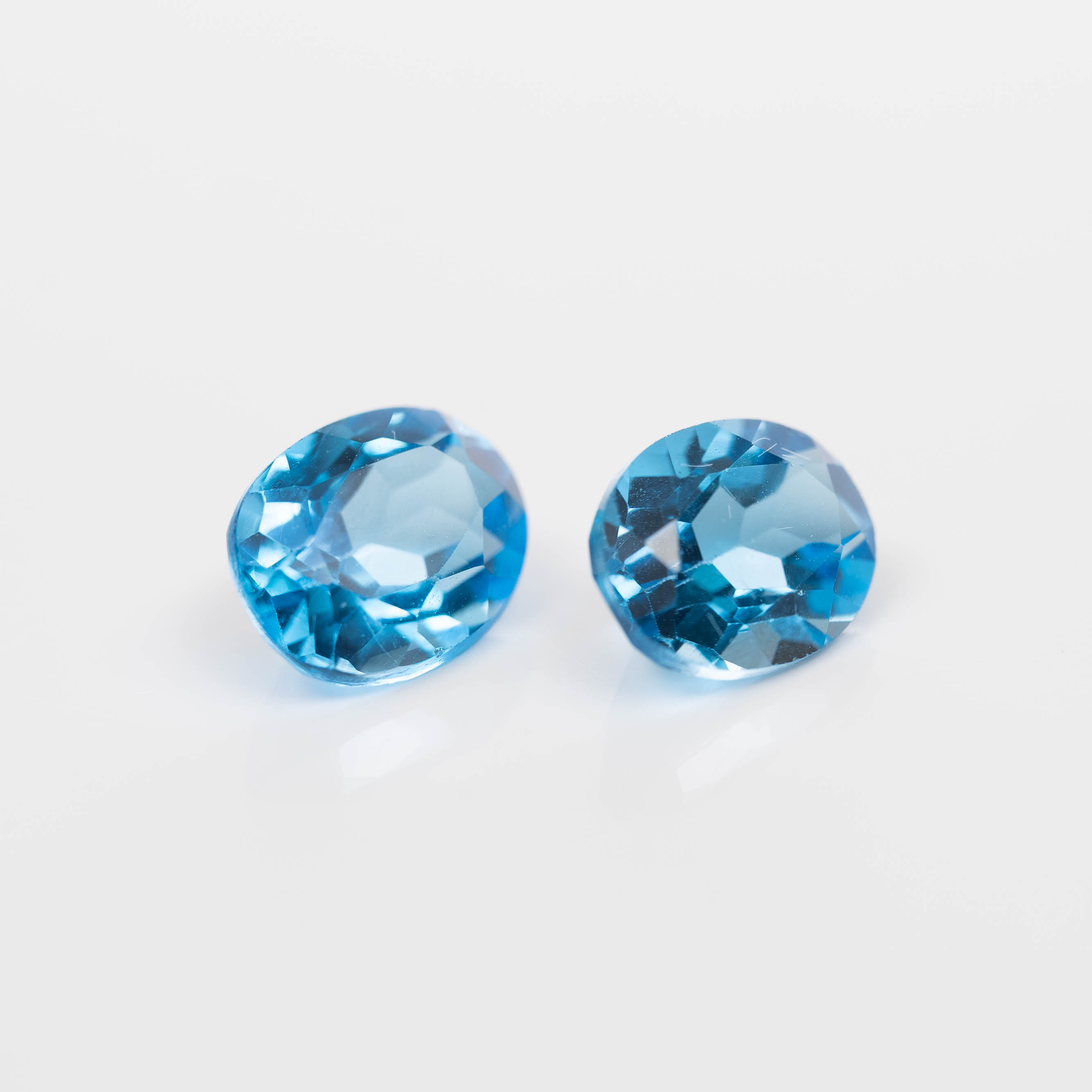 BLÅ TOPAZ, 4,42 ct.