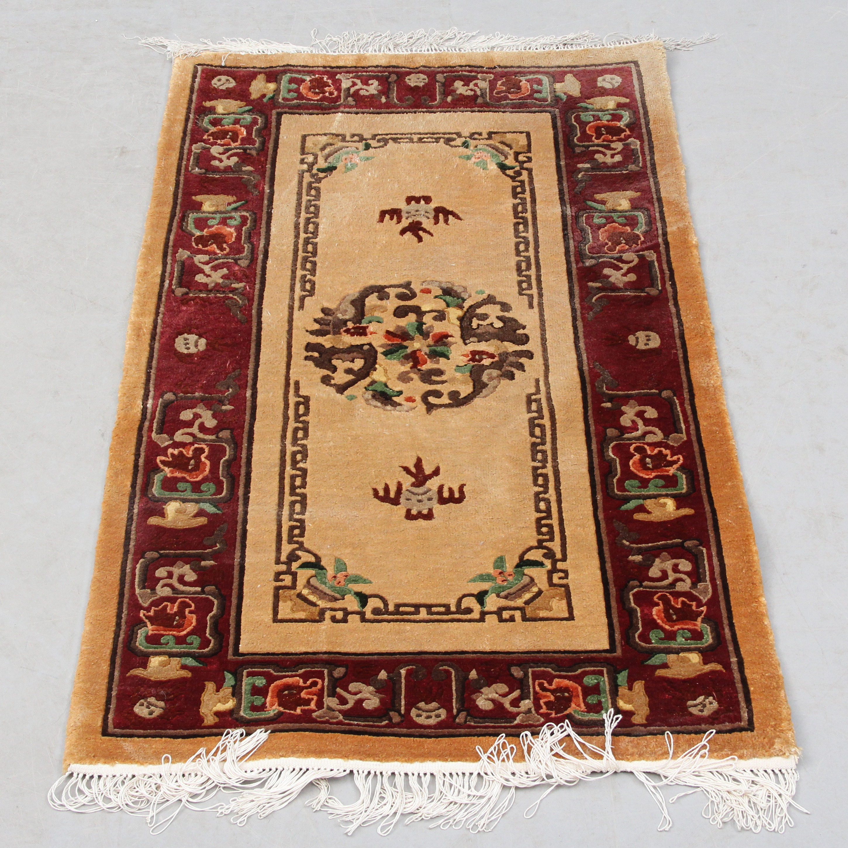 SILKESMATTA,, 1900-tal. 64x124.