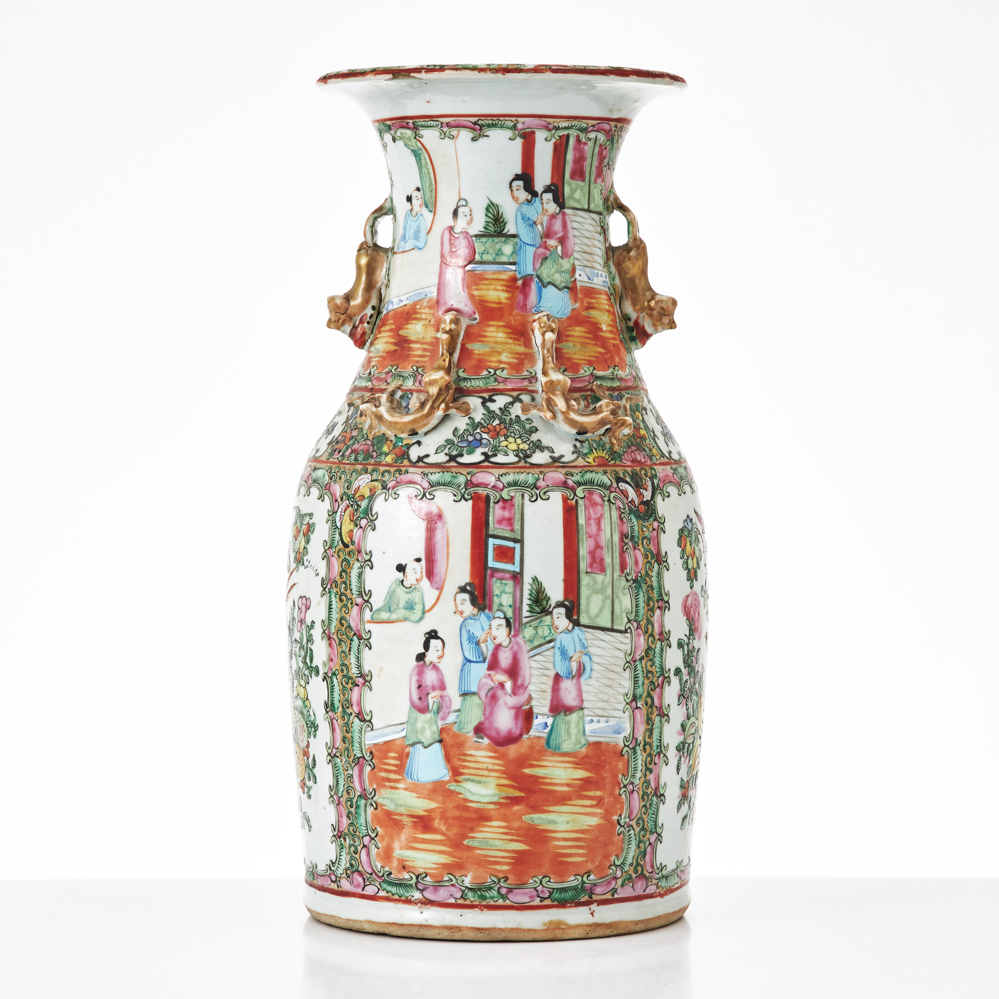 VAS, porslin, Kina, 1800-tal, Kanton, med hänklar, detaljer i guld.