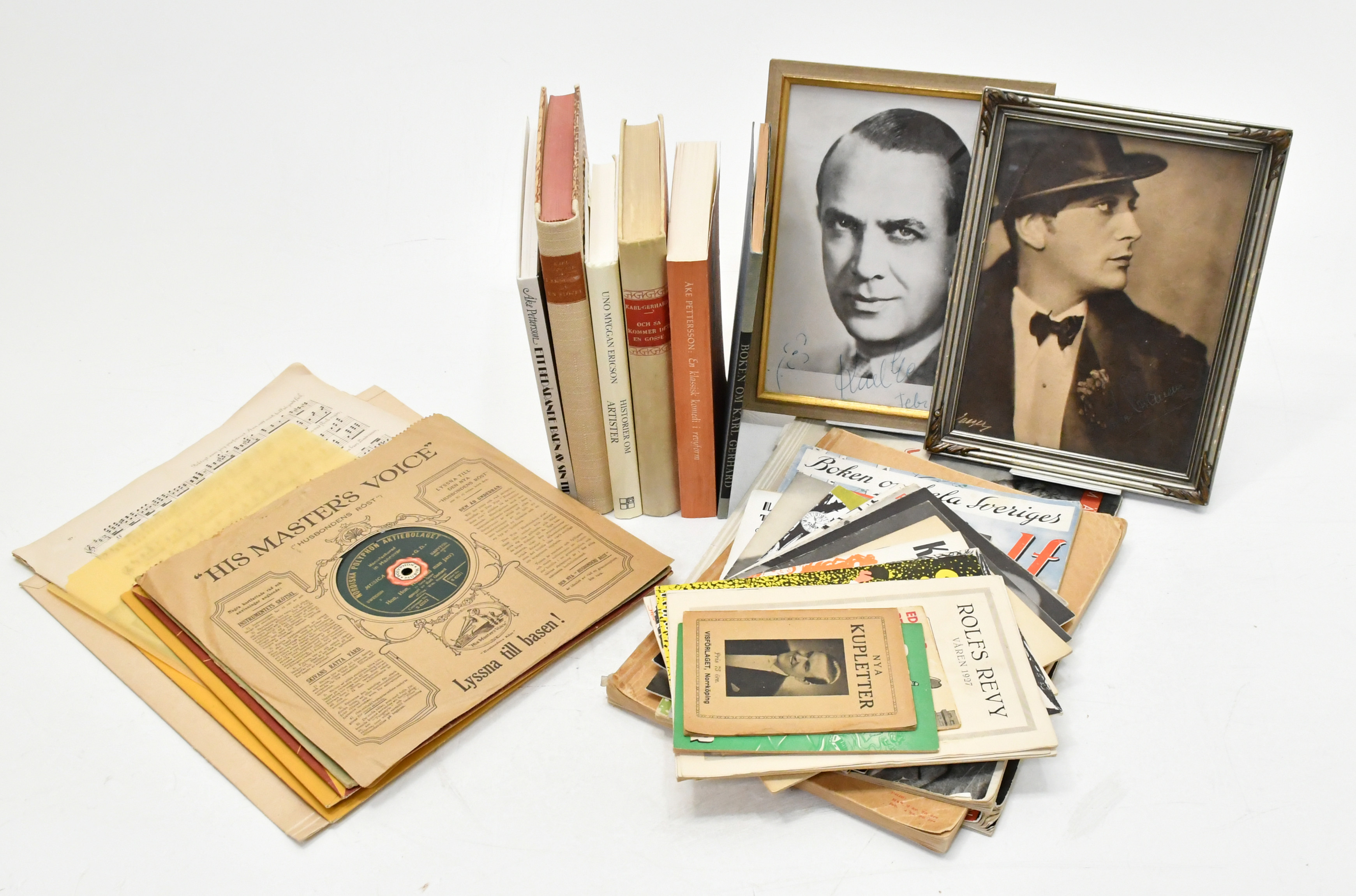 Böcker, LP-skivor och porträtt om Karl Gerhard ca 38 volymer.
