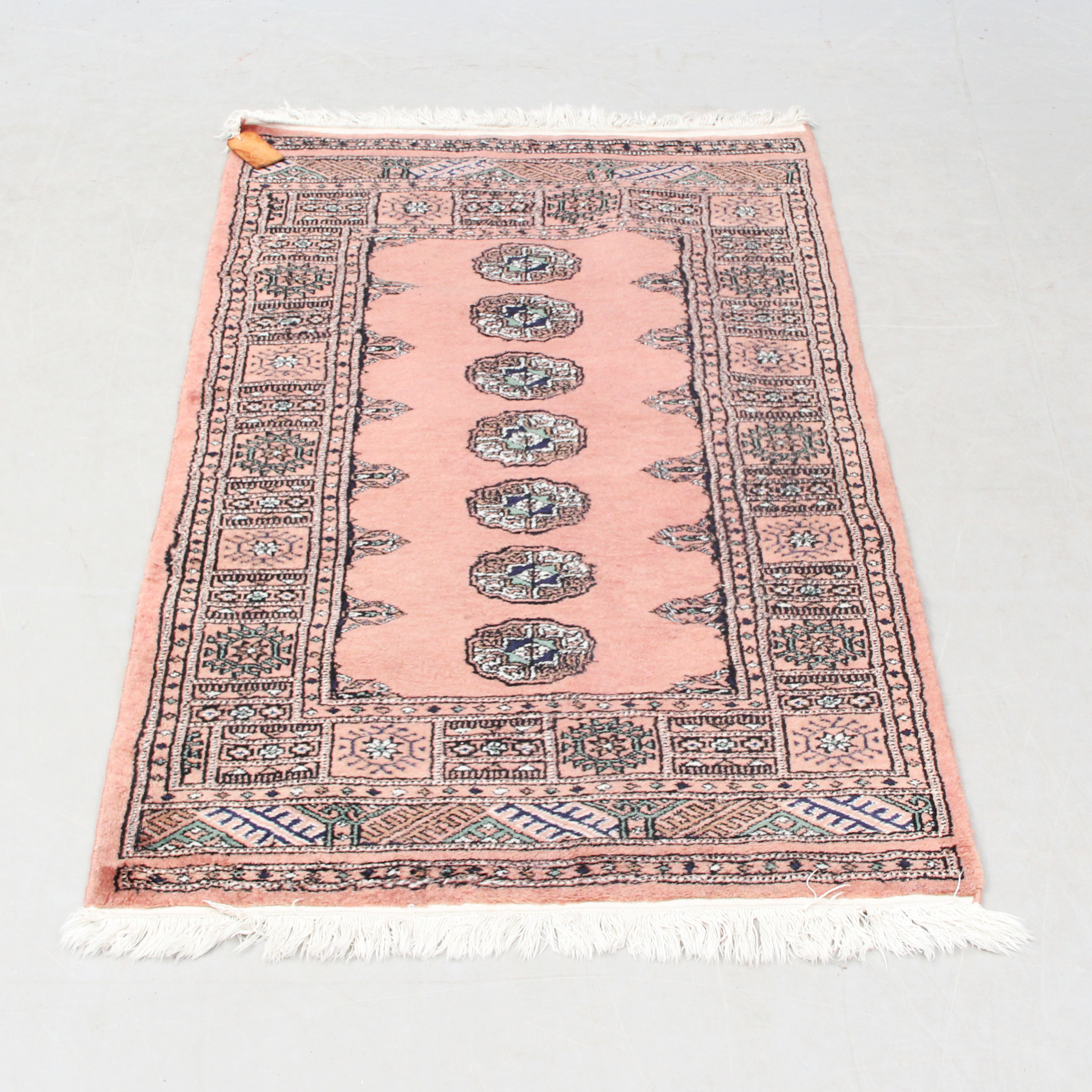 MATTA, gammelrosa, 1900-tal. 80x135.