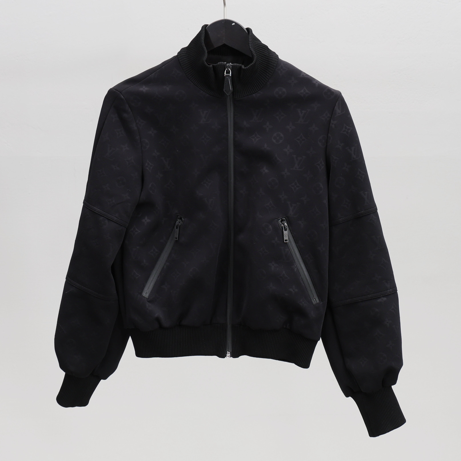 LOUIS VUITTON. Jacka, Embossed Monogram Zip-Up Jacket, storlek 34.