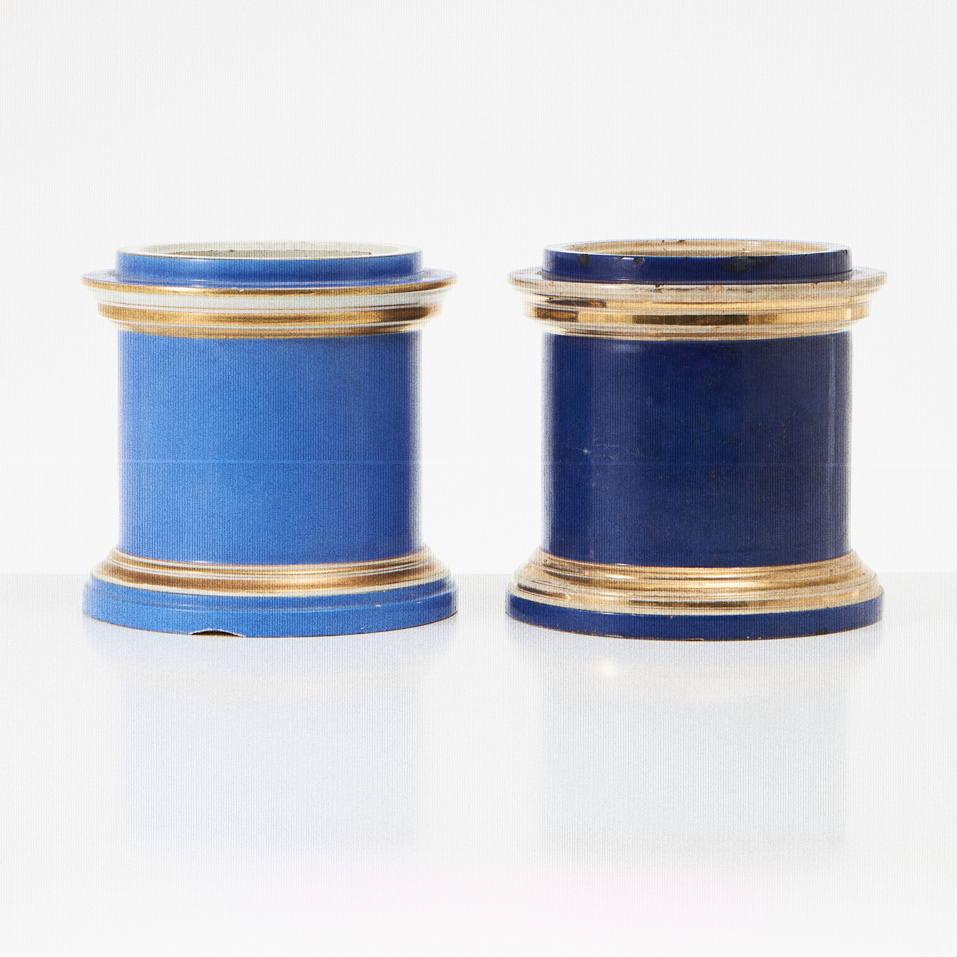 YTTERFODER, två stycken, 1800-tal, porslin.