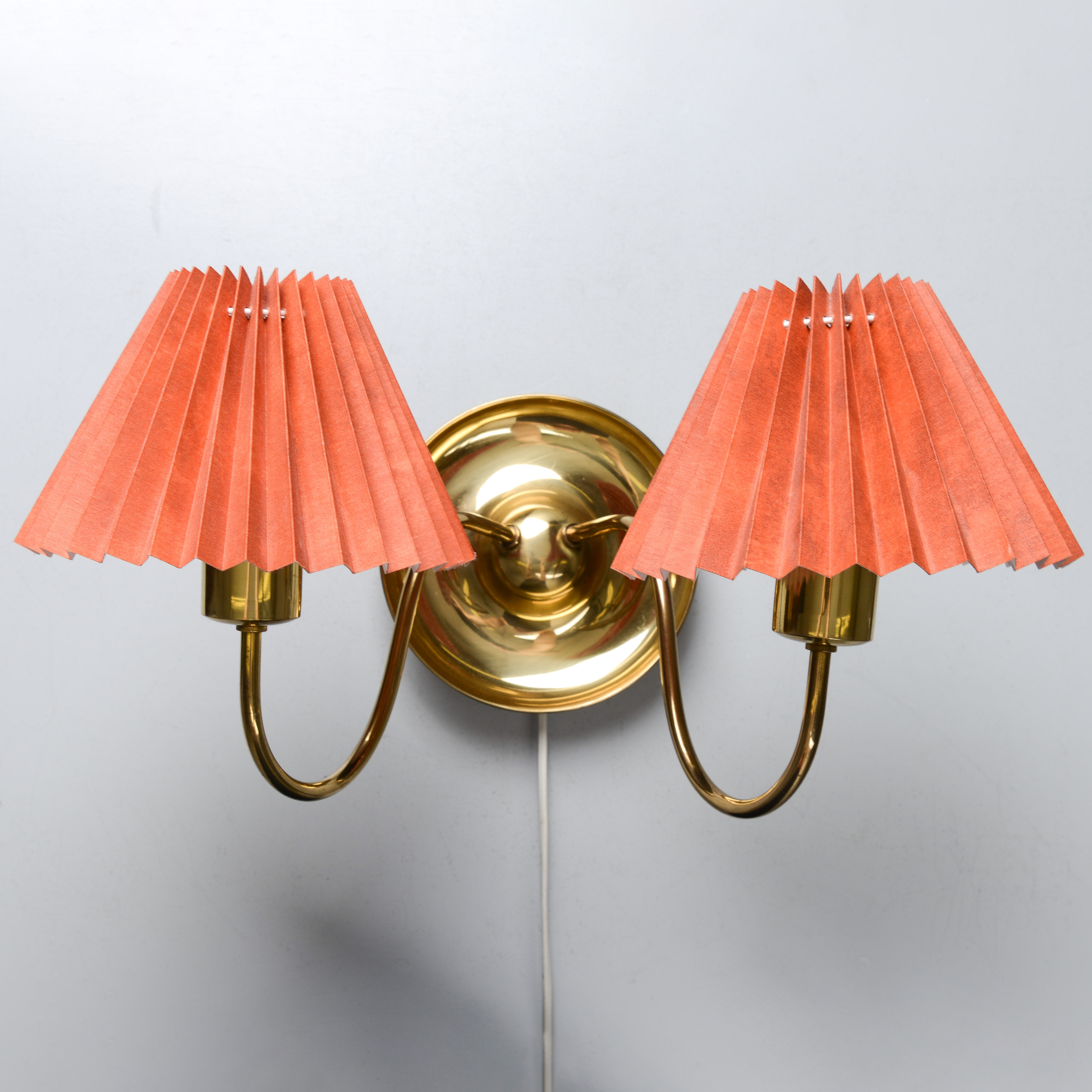 JOSEF FRANK. Vägglampa, modell 2565, Firma Svenskt Tenn.