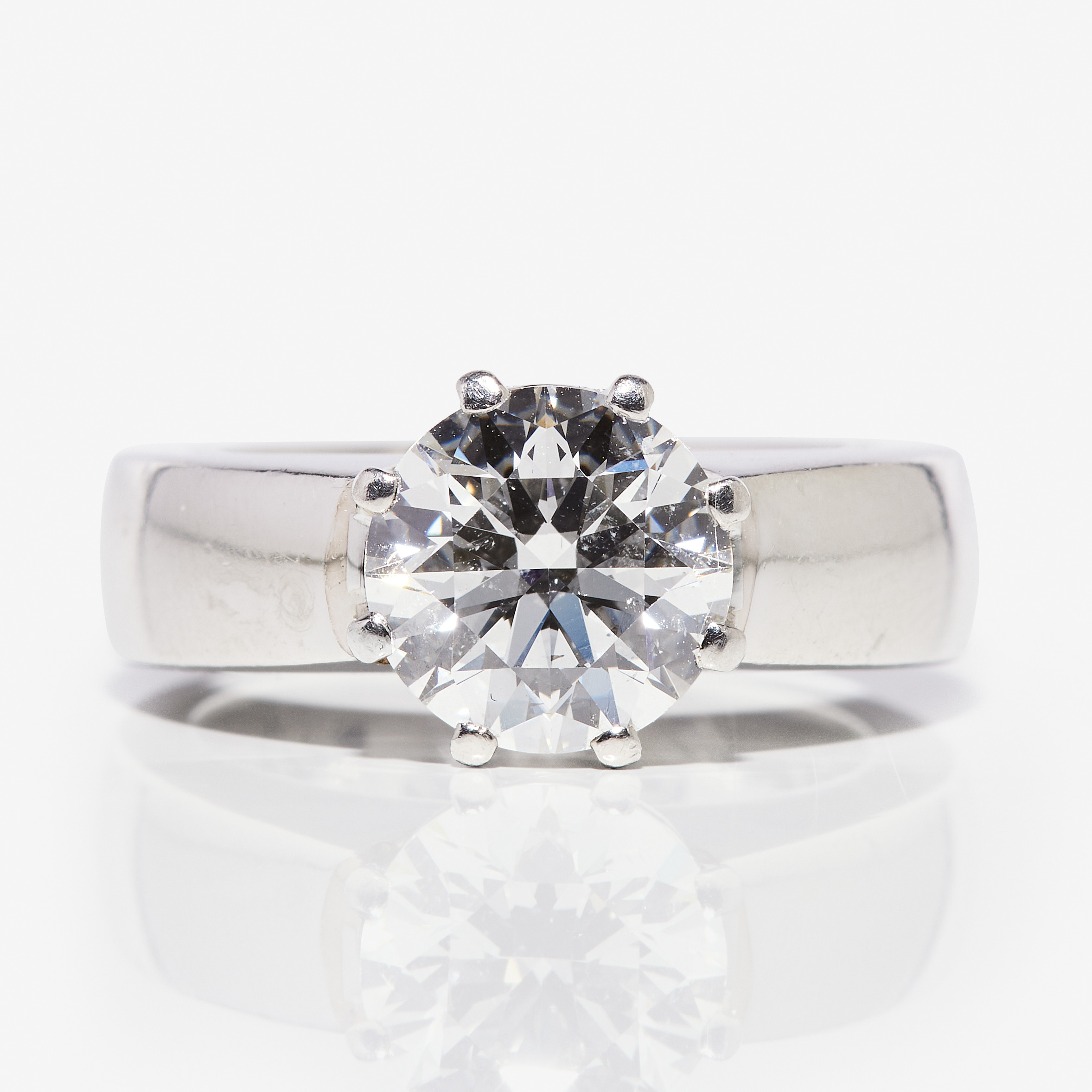 ATELIER AJOUR. Enstensring, platina med en diamant, Stockholm 2012.