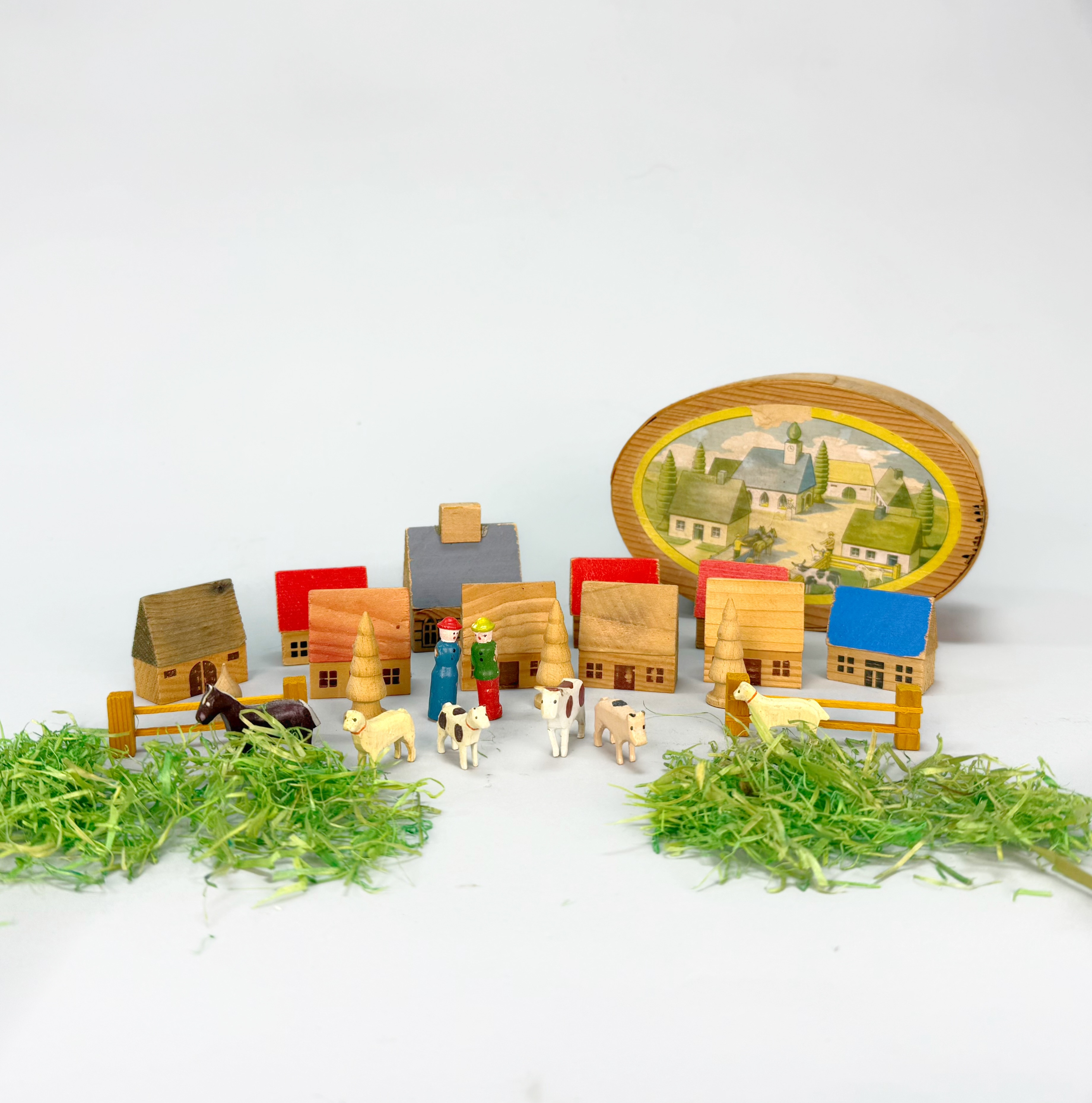 TRÄBY MED FIGURER i träask 50/60 tal.