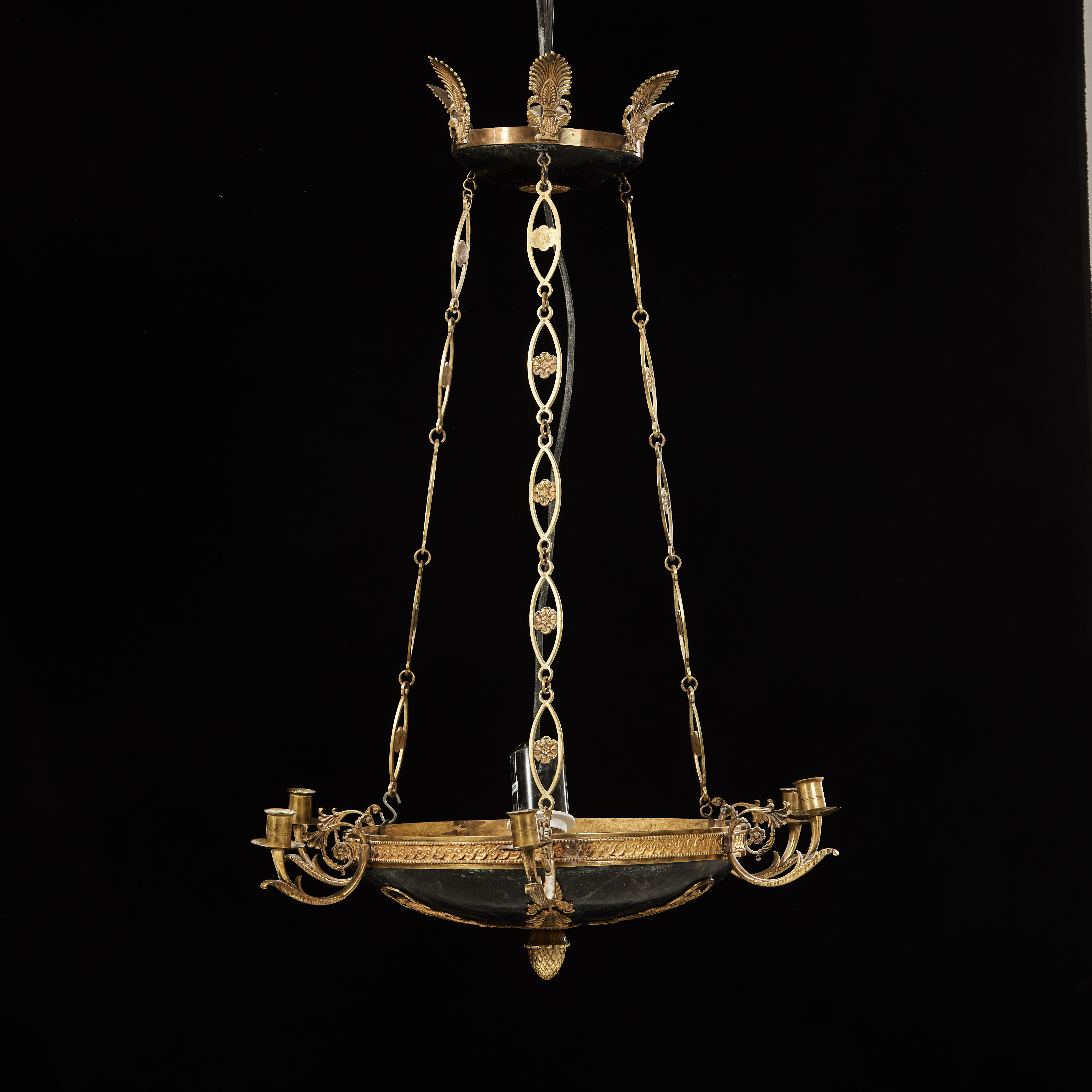 AMPEL, empirestil, 1800-talets senare hälft, mässing, skål i bemålad plåt.