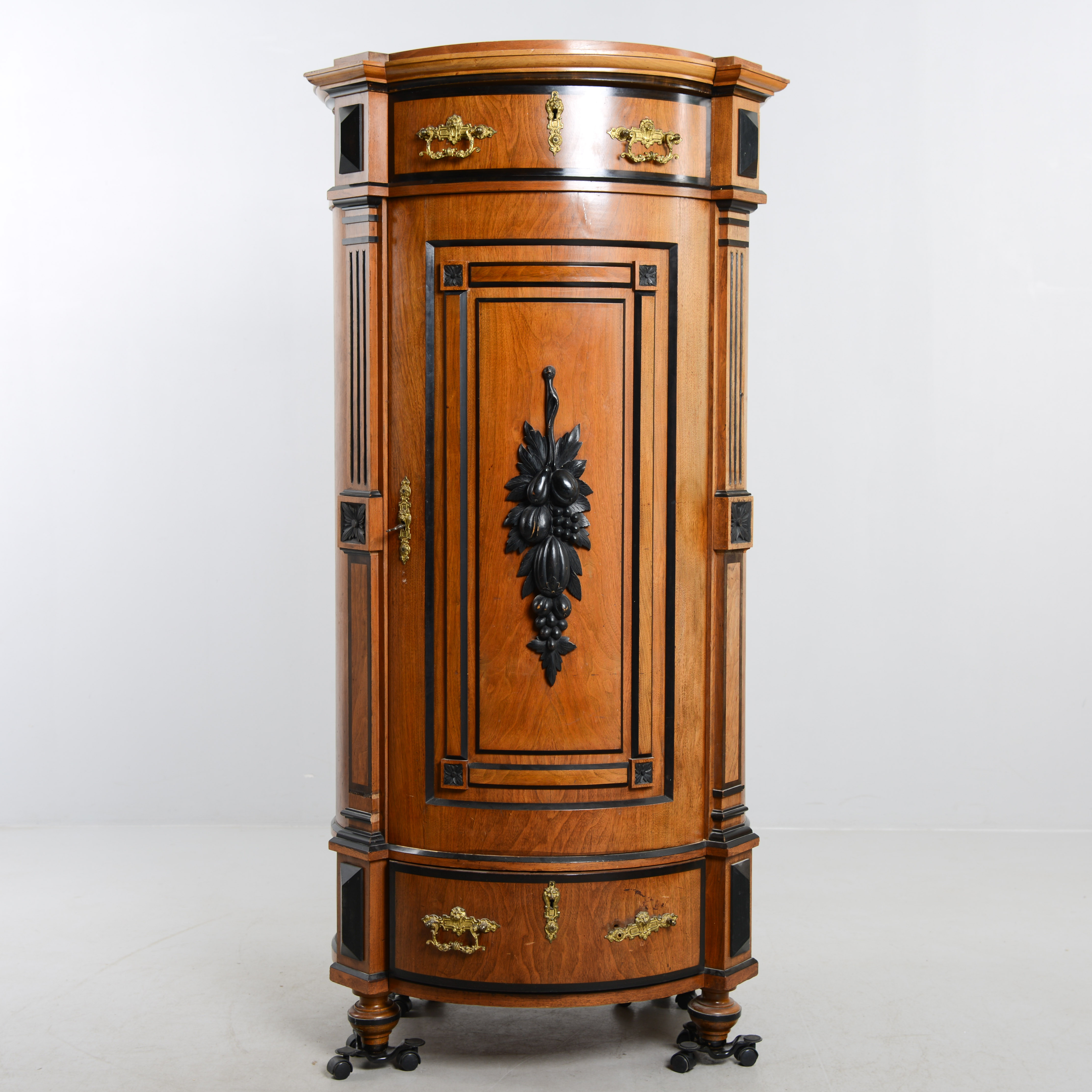 KOLONNSKÅP, empirstil, 1800-talets senare del.