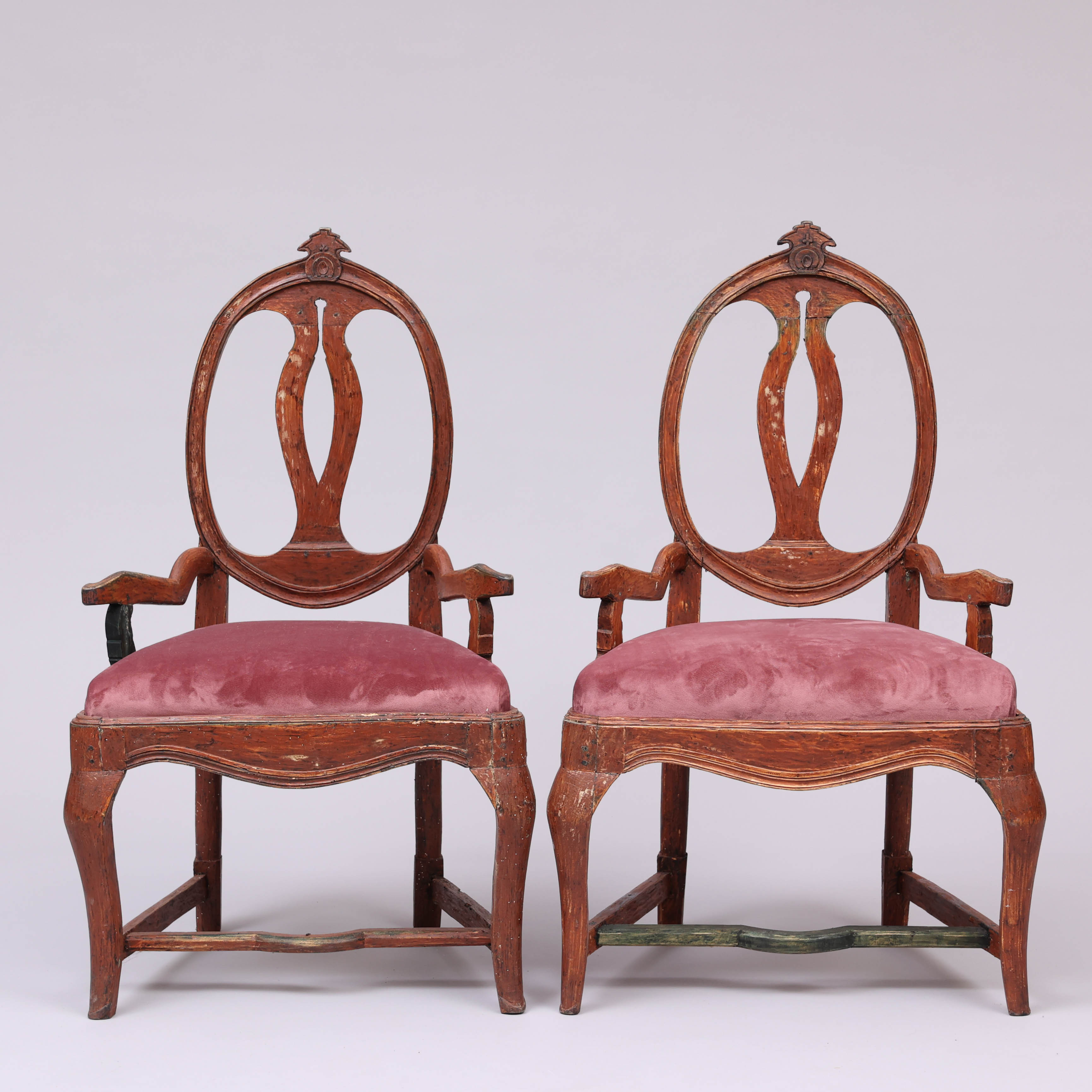 KARMSTOLAR, 2 st, rokoko, 1700-talets senare del, möjligen Hälsingland.