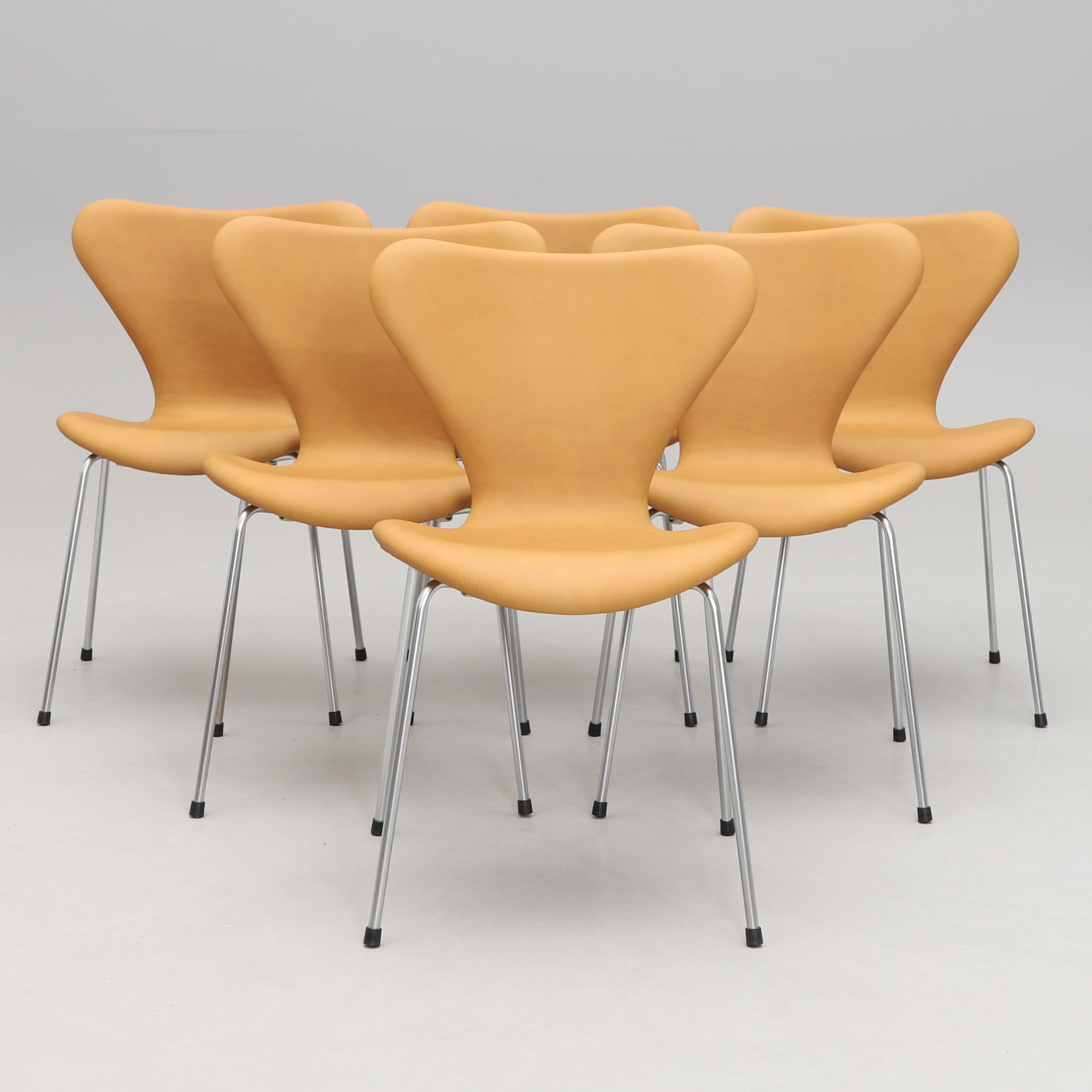ARNE JACOBSEN. STOLAR, 6 st, "Sjuan", Fritz Hansen.