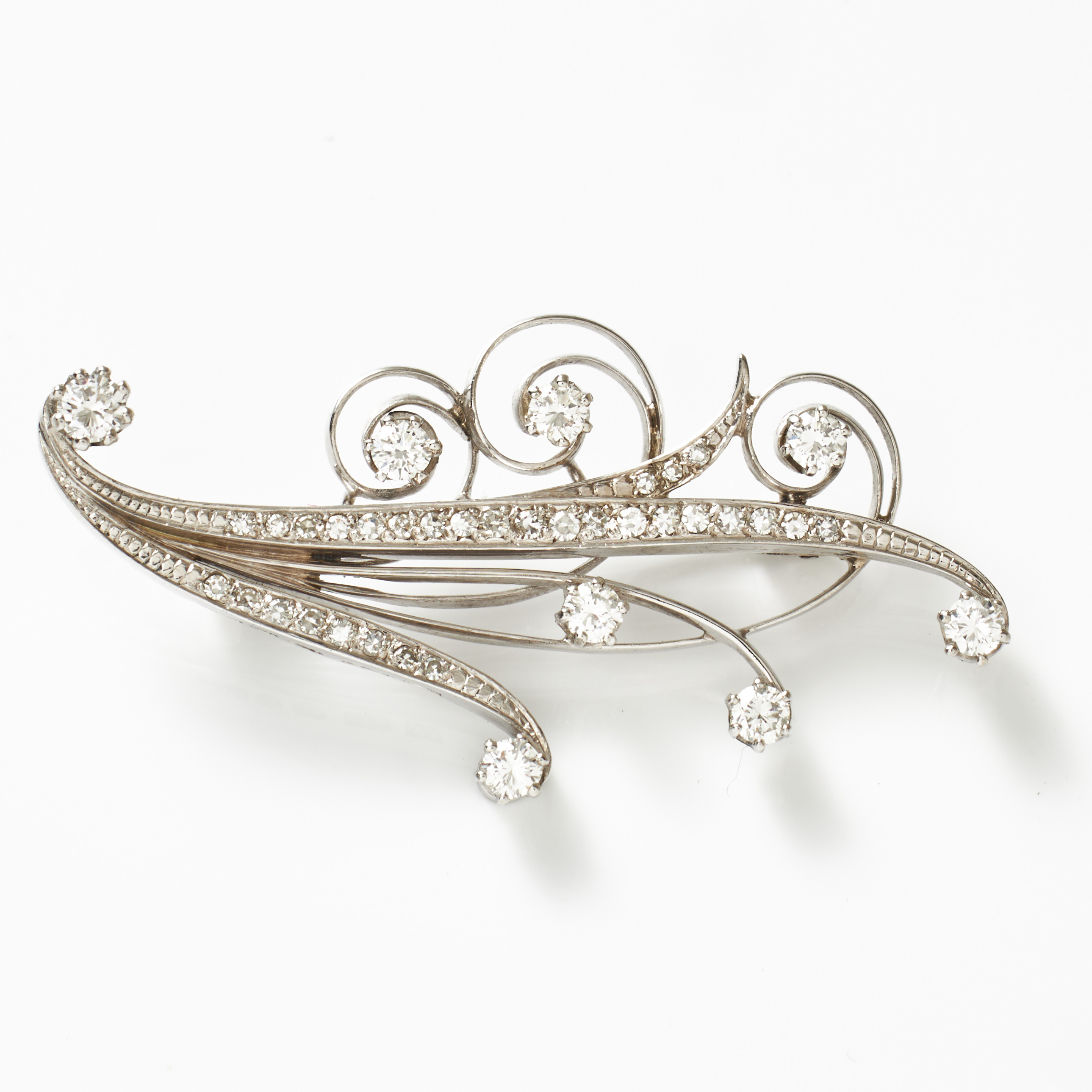 BROSCH, 18K vitguld med diamanter, C.G Hallbergs, Helsingborg 1973.