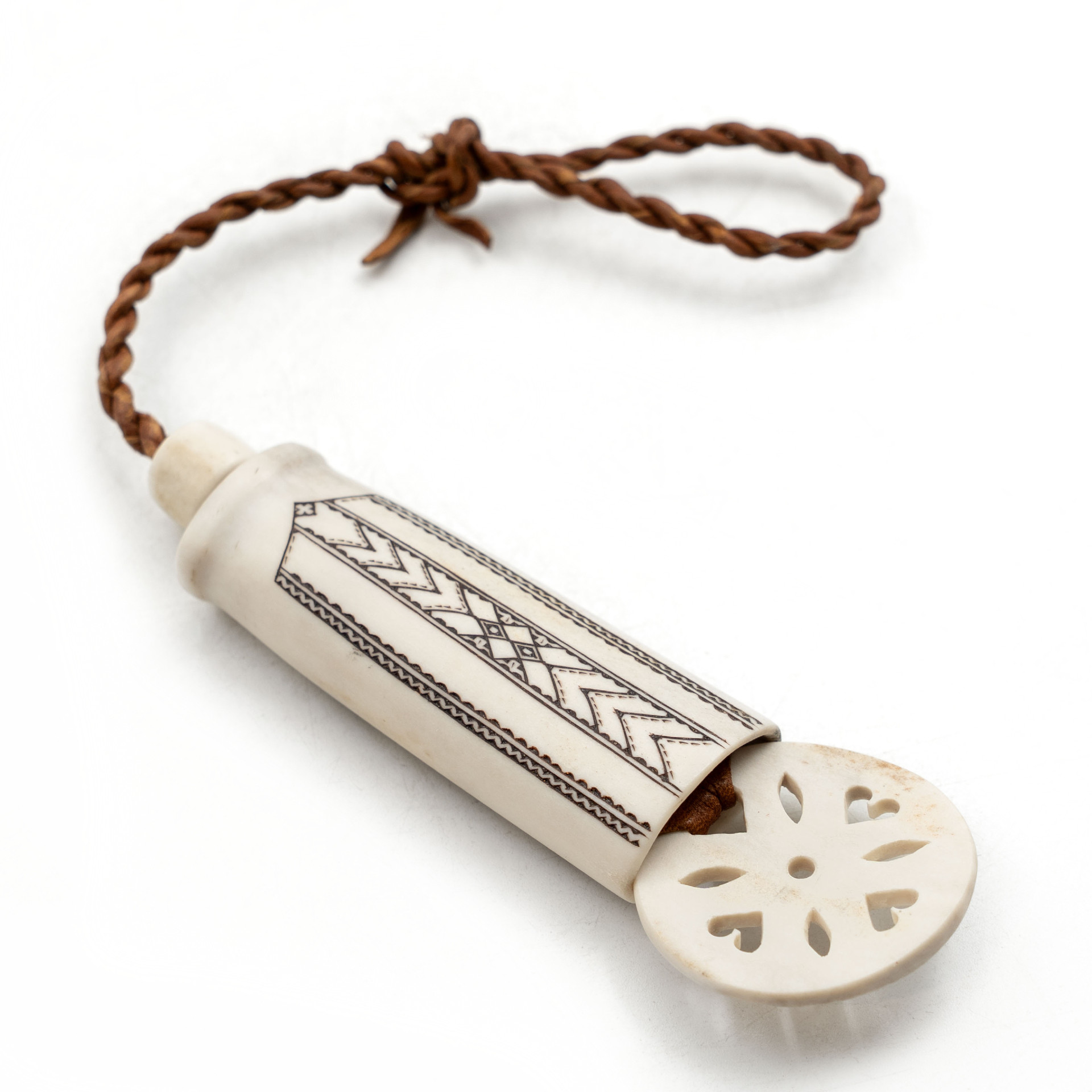 NIKOLAUS FANKKI. Nålhus, Sameslöjd, Signerad 1900-tal.