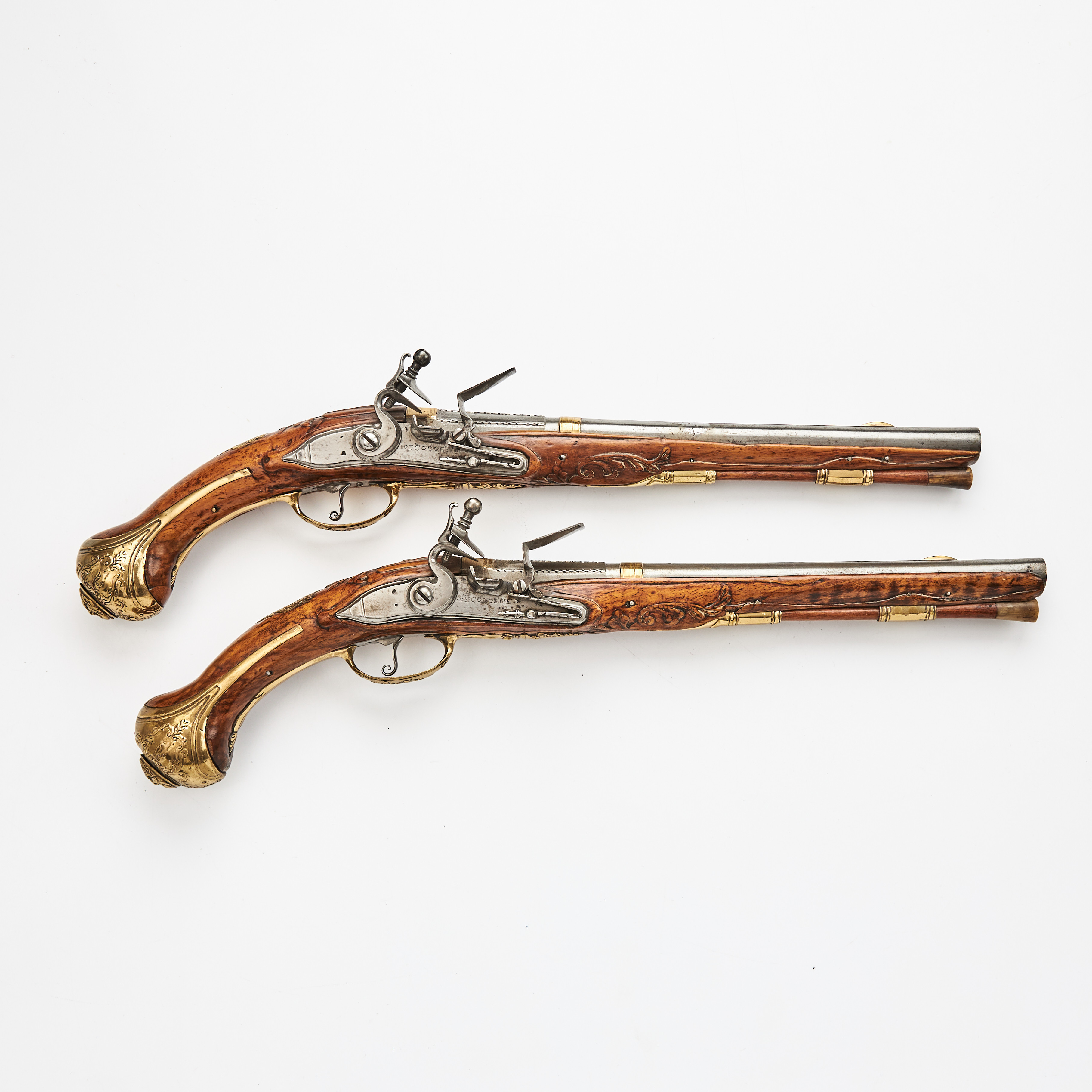 FLINTLÅSPISTOLER, ett par, signerade G De Cologne, Liège 1700-talets första hälft.