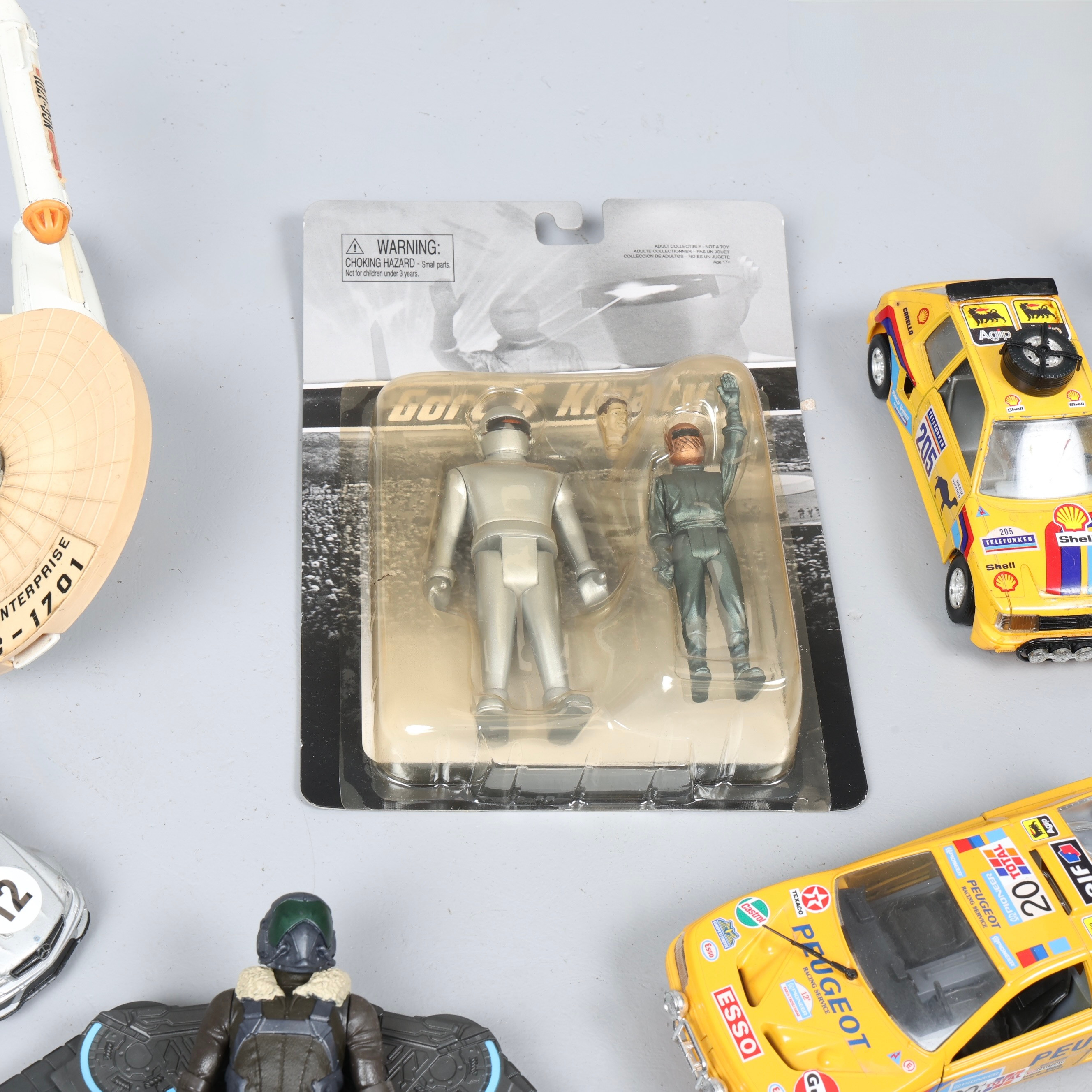 anderes wort für spielzeug Bilder von 4726285. DINKY-DIECAST-MODELL DER U.S.S. ENTERPRISE UND