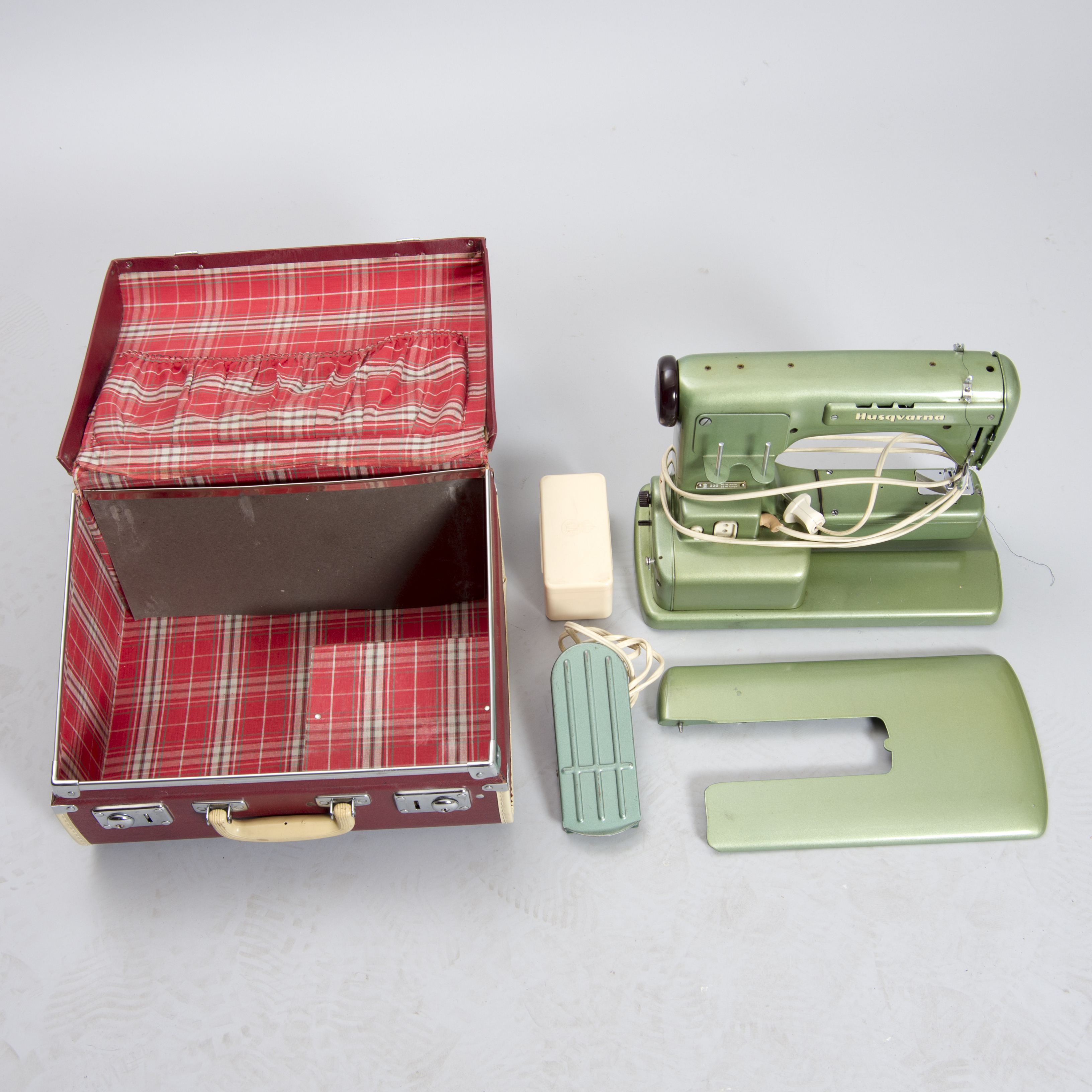 Images for 473598. SEWING MACHINE, "Zig Zag", Husqvarna.