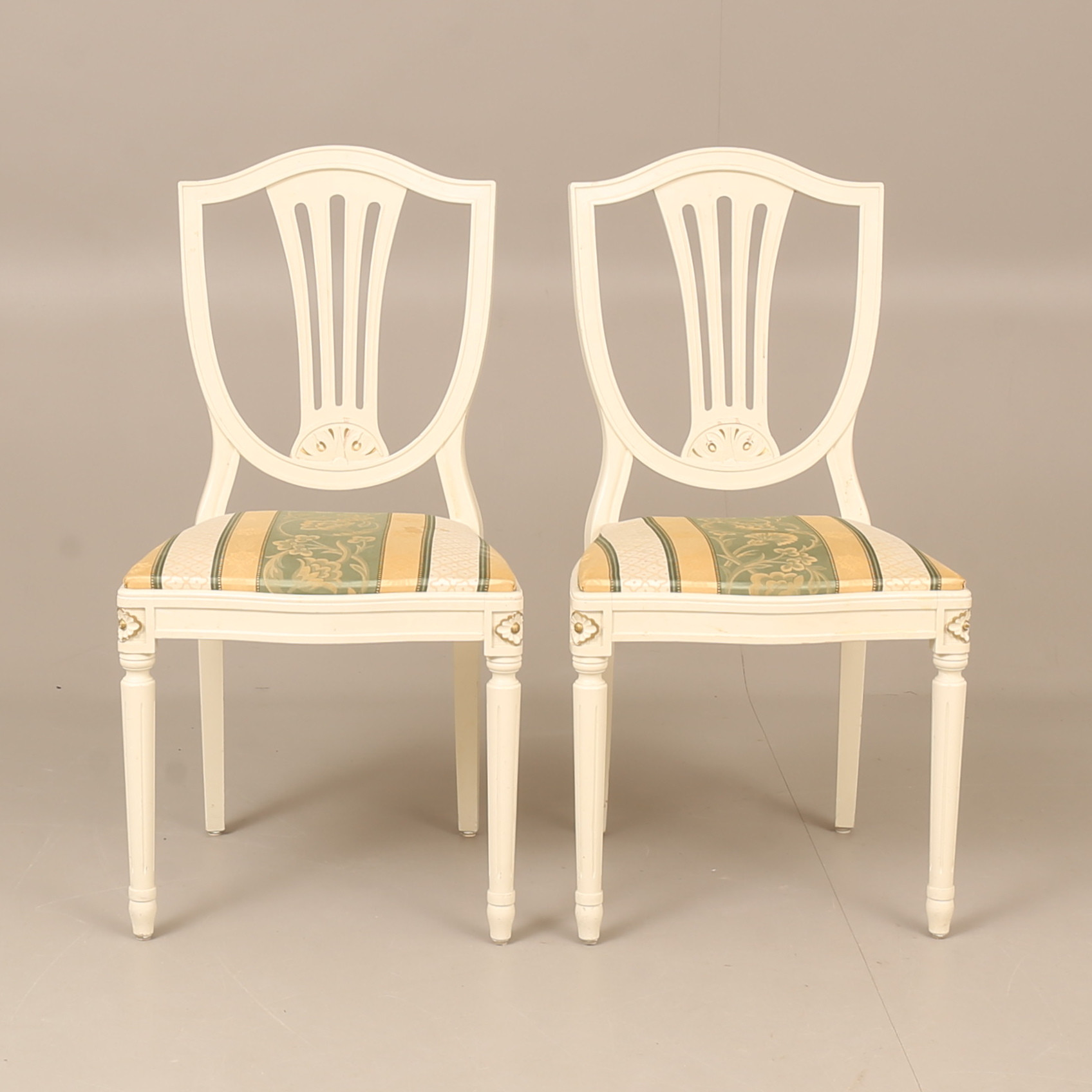 STOLAR, ett par, gustaviansk stil, 1900-tal.