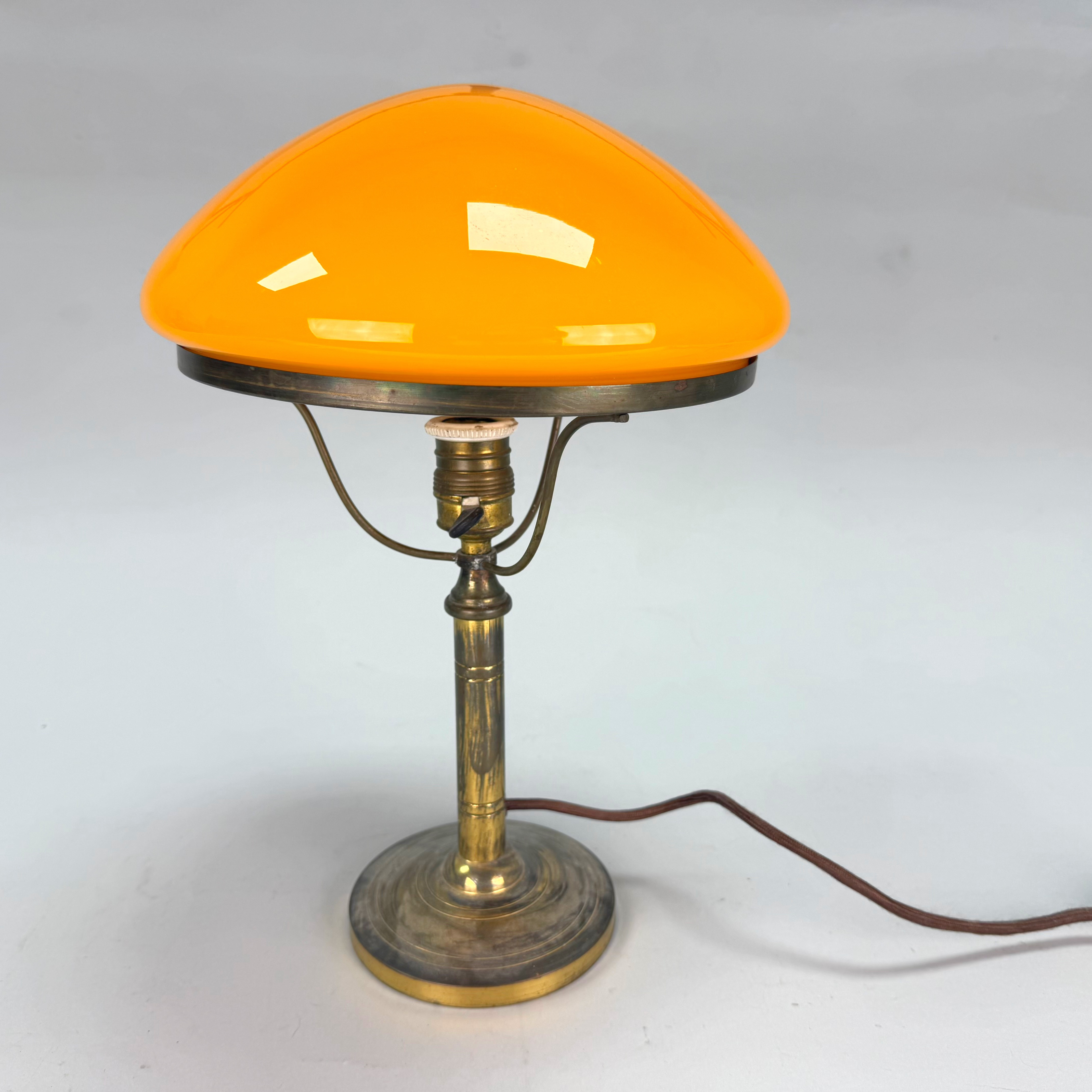 BORDSLAMPA, sk. Strindbergslampa, mässing & glas, 1900-tal.