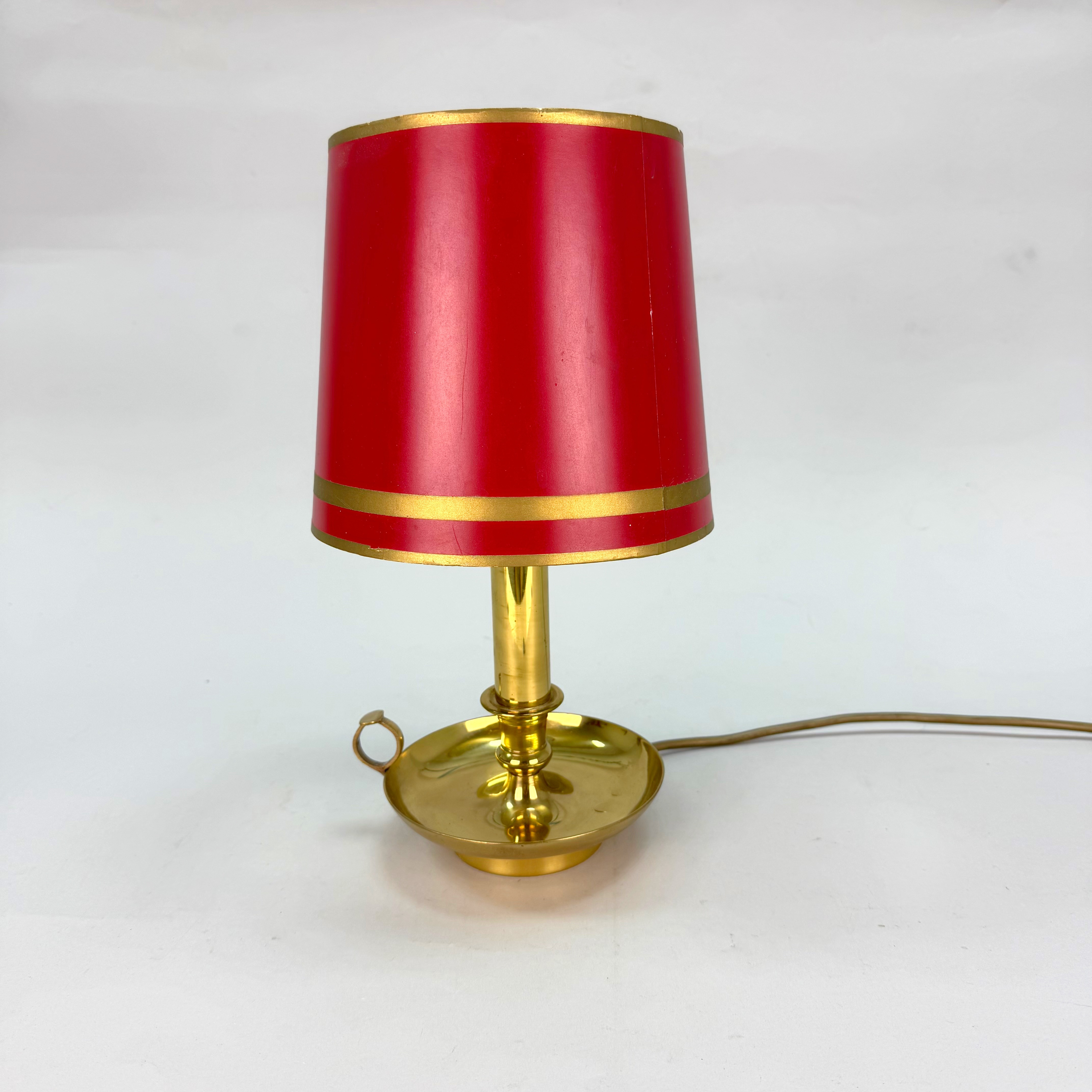 BORDLAMPA, mässing, röd skärm, 1900 talets andra del.