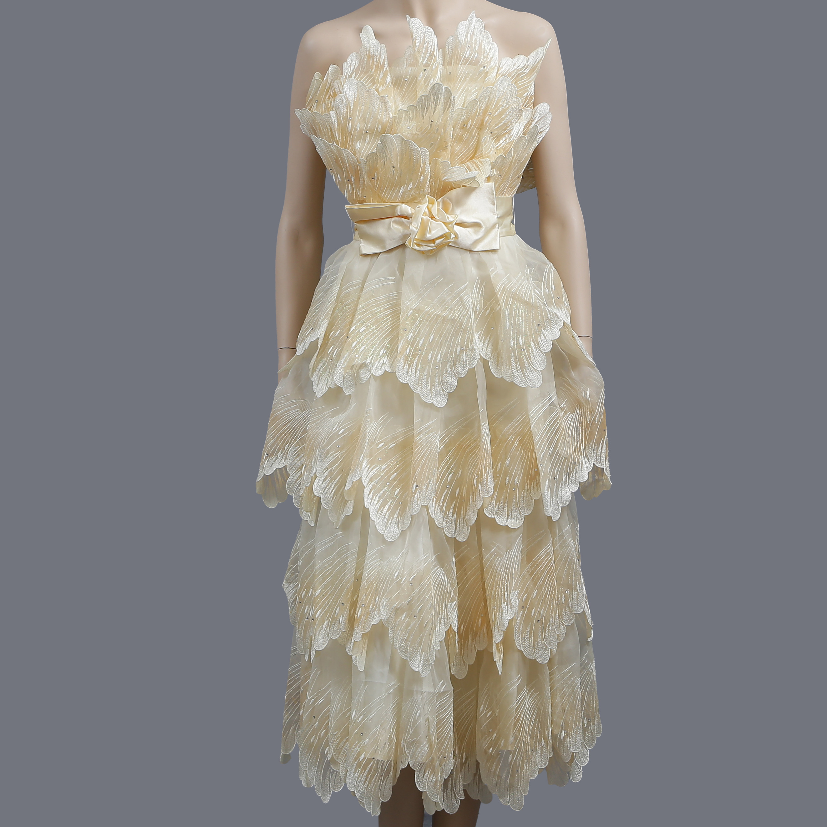 UZANEL CREATIONS, PARIS, AFTONKLÄNNING "FLAMME", SENT 1900-TAL.