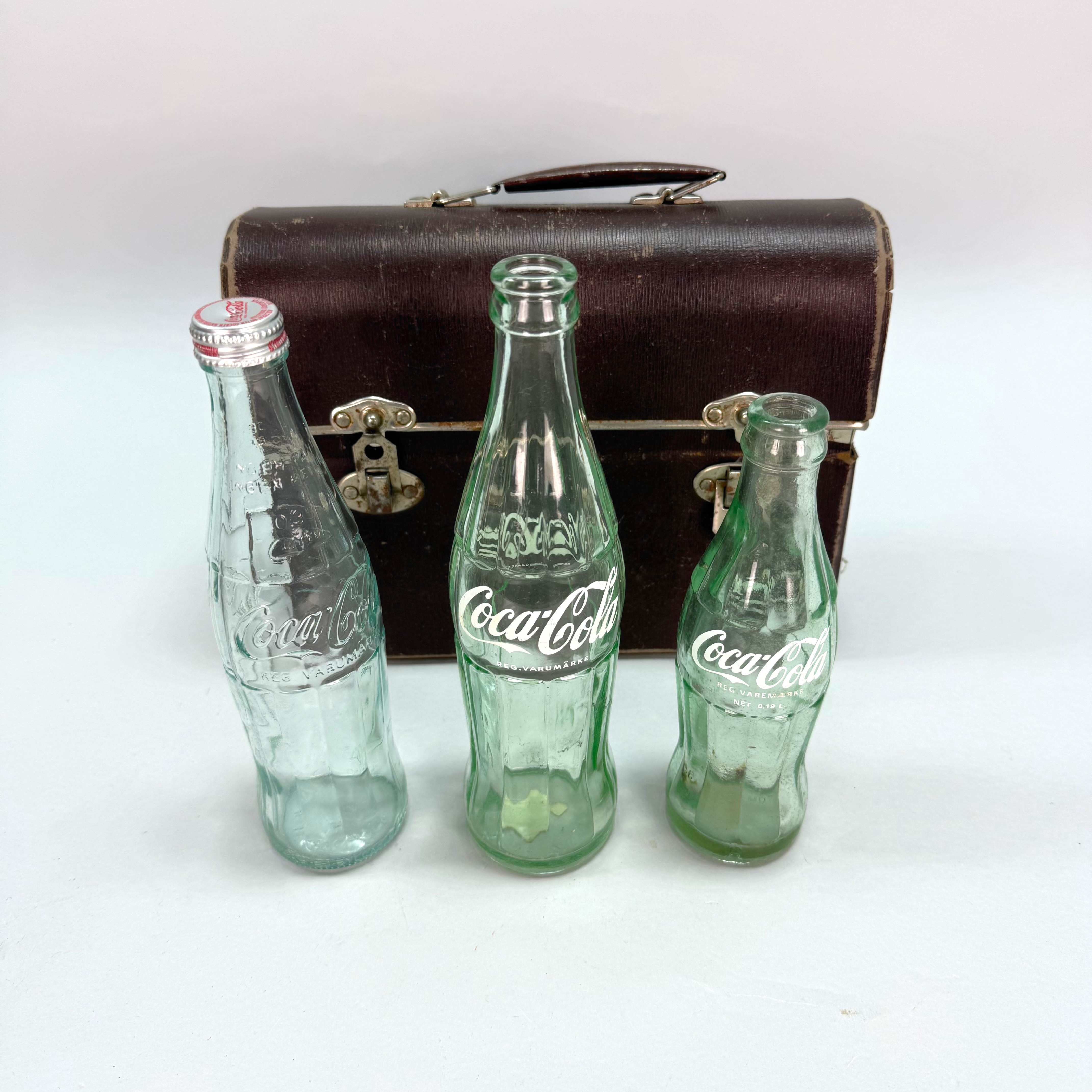 COCACOLA FLASKOR & MATVÄSKA 3 olika äldre modeller.