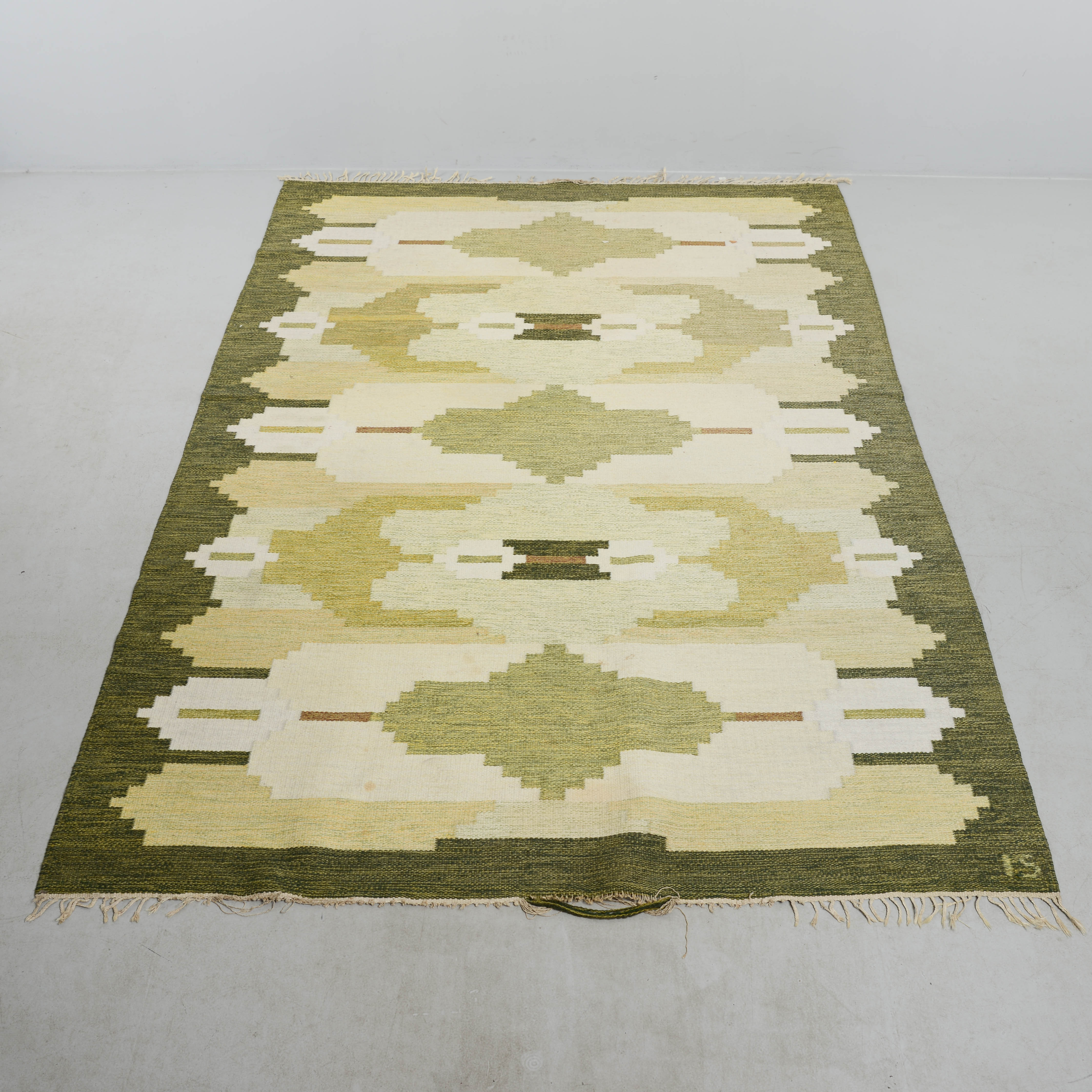 INGEGERD SILOW. Matta, röllakan, 296 x 187 cm.