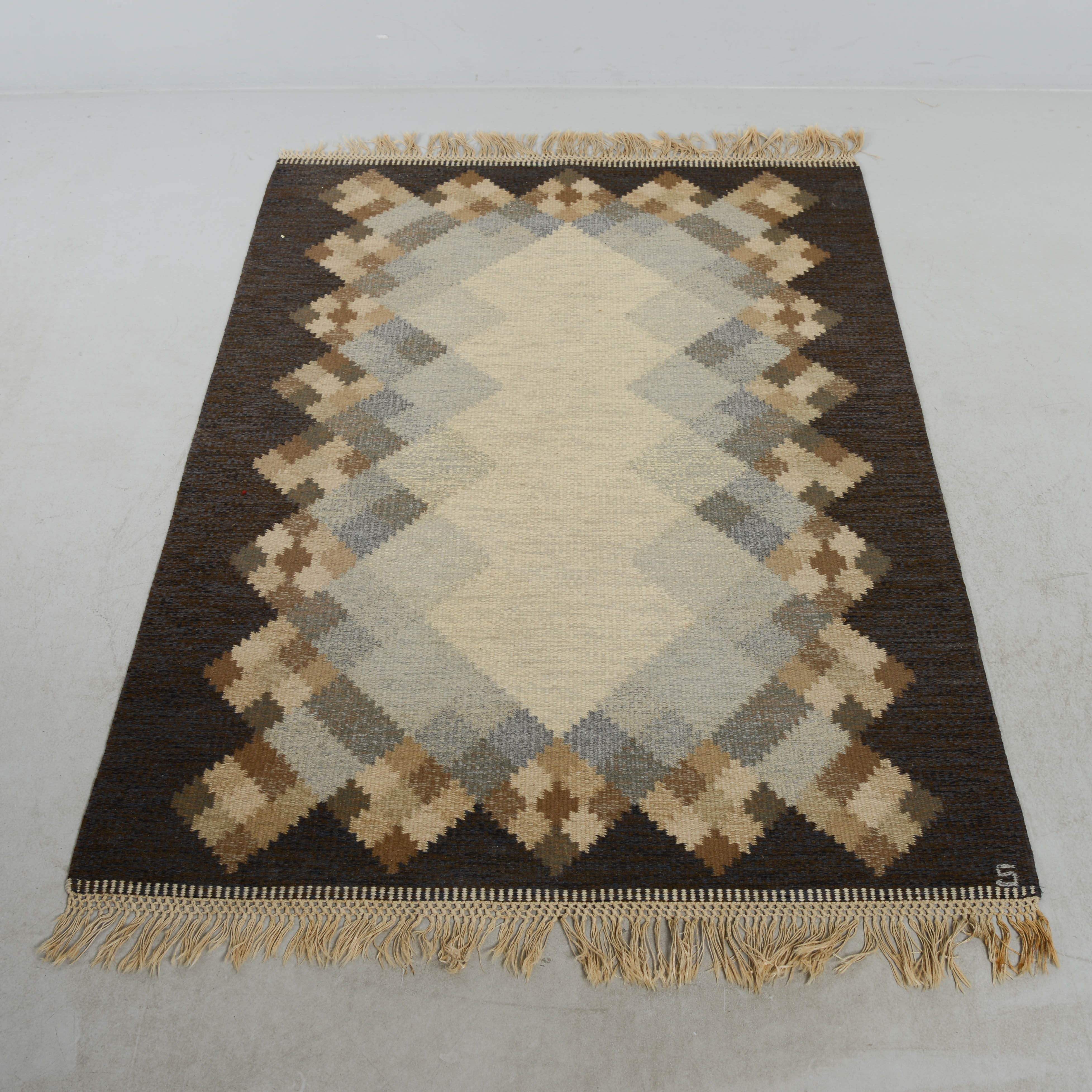 BRITA SVEFORS. Matta, röllakan, signerad S, 200 x 140 cm.