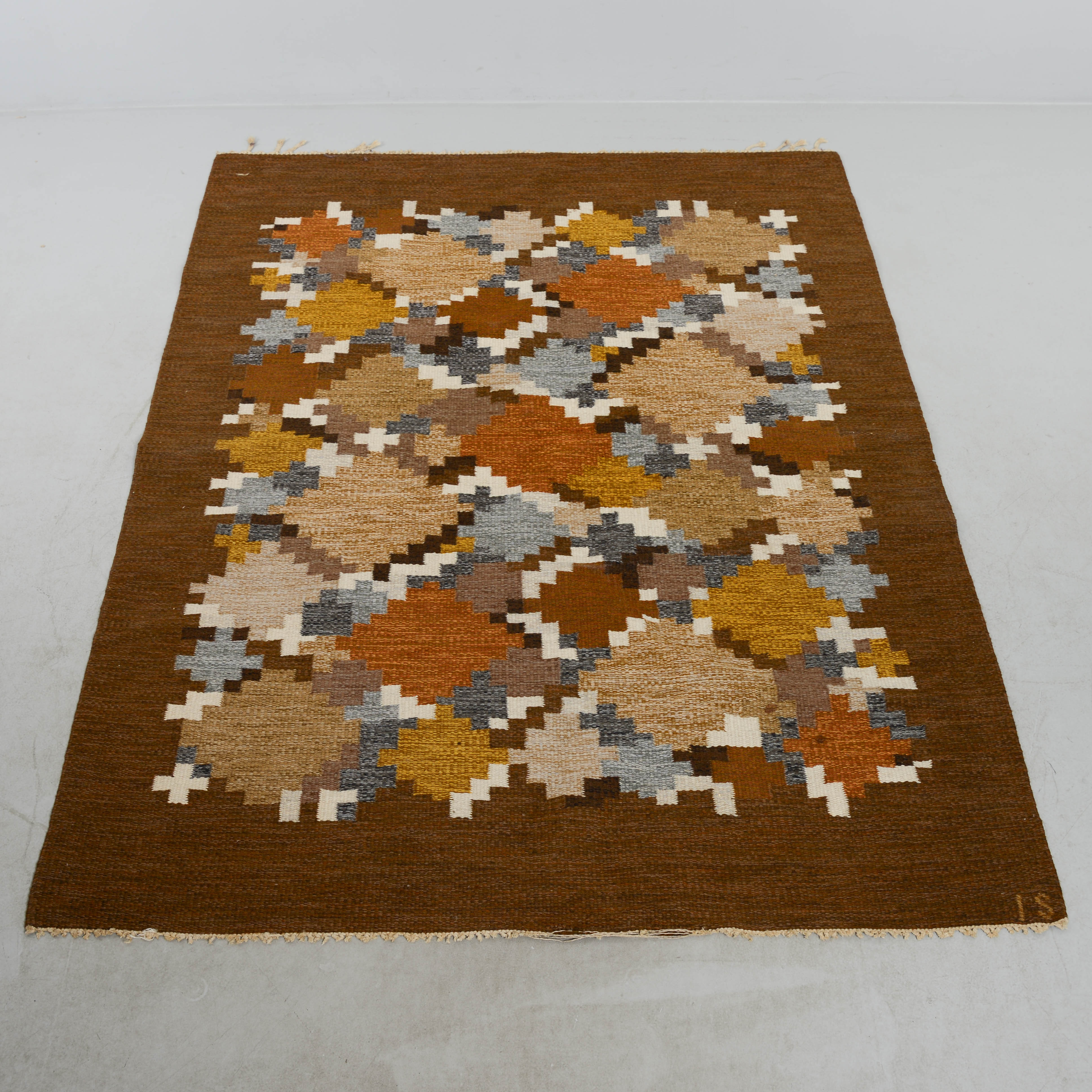 INGEGERD SILOW. Matta, röllakan, 228 x 169 cm.