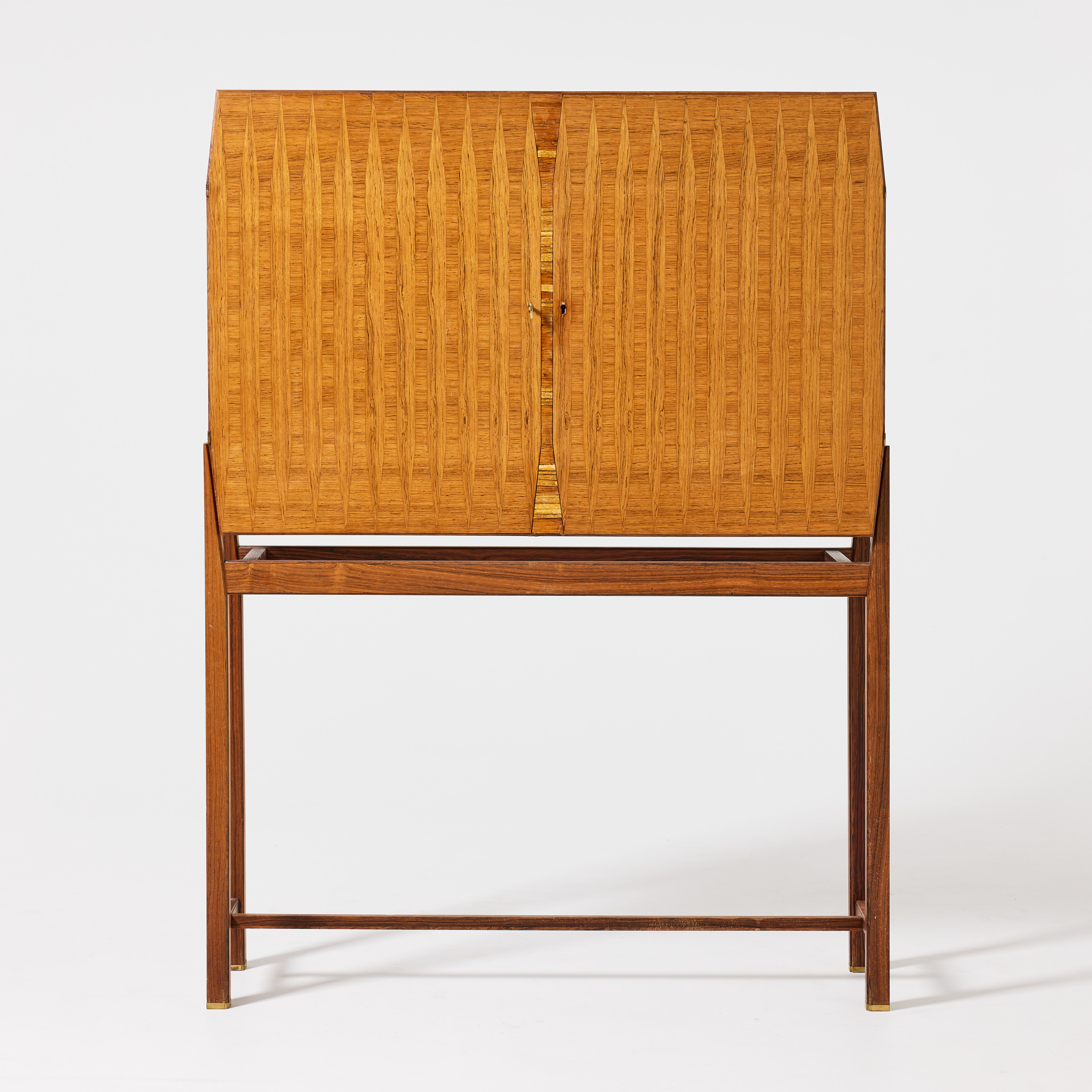 OLOF PIRA. Förvaringsskåp, Sverige 1950/60-tal, sannolikt gesällarbete, fanerat i palisander och mahogny.