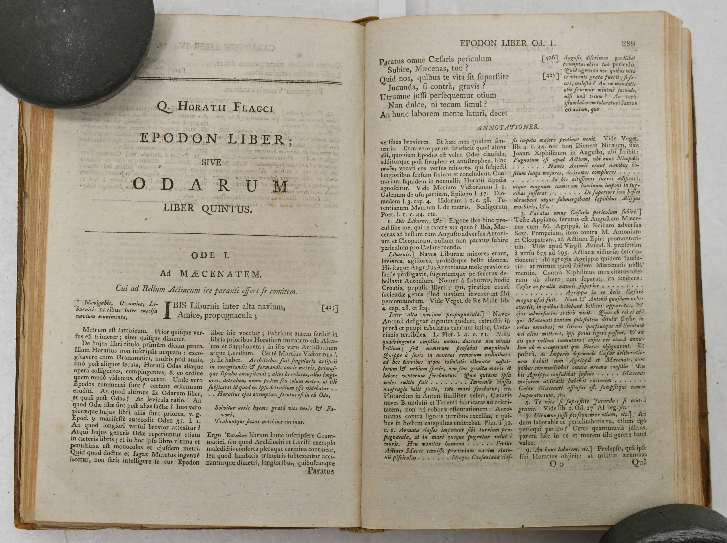 QUINTI HORATII FLACCI. Opera. Interpretatione & Notis Illustravit Ludovicus Desprez, Cardinalitus Socius ag Rhetor Ermeritus, Jussu Christianissimi Regis, in Usum Serenissimi Delphini, AC Serenissimorum Principum Burgundiae Andium & Biturigum...