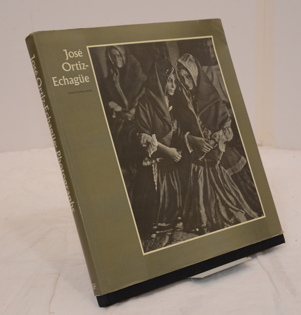 JOSÉ ORTIZ-ECHAGÜE. Photographs.