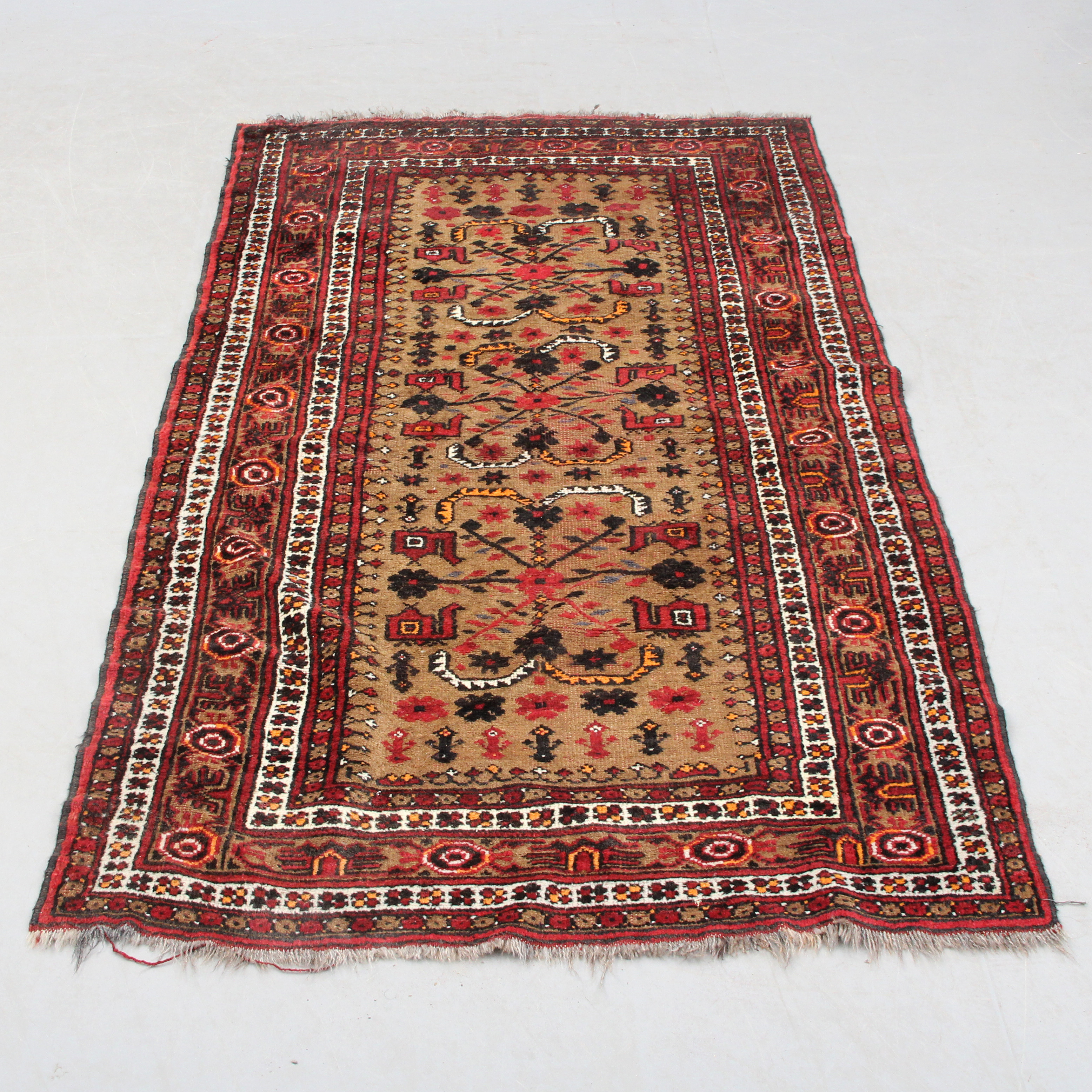 MATTA, Orientalisk, röd. 106x195.